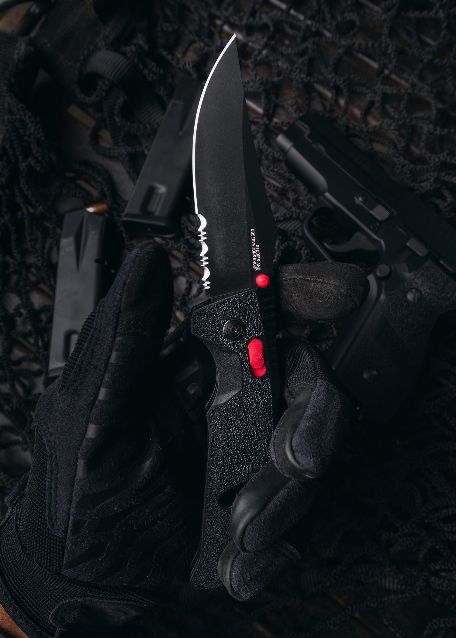 Imagen única de: Navaja Trident At, Negra, Roja, Parcialmente Dentada, Sog