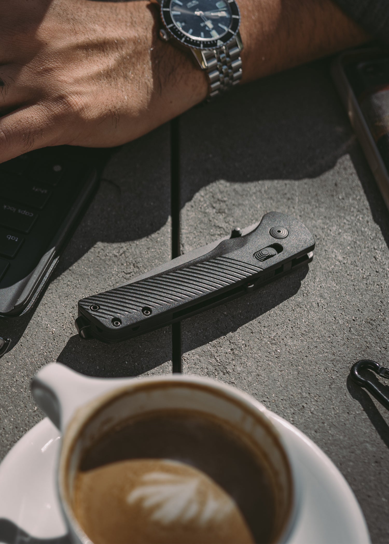 Imagen única de: Navaja Flash At - Blackout, Sog