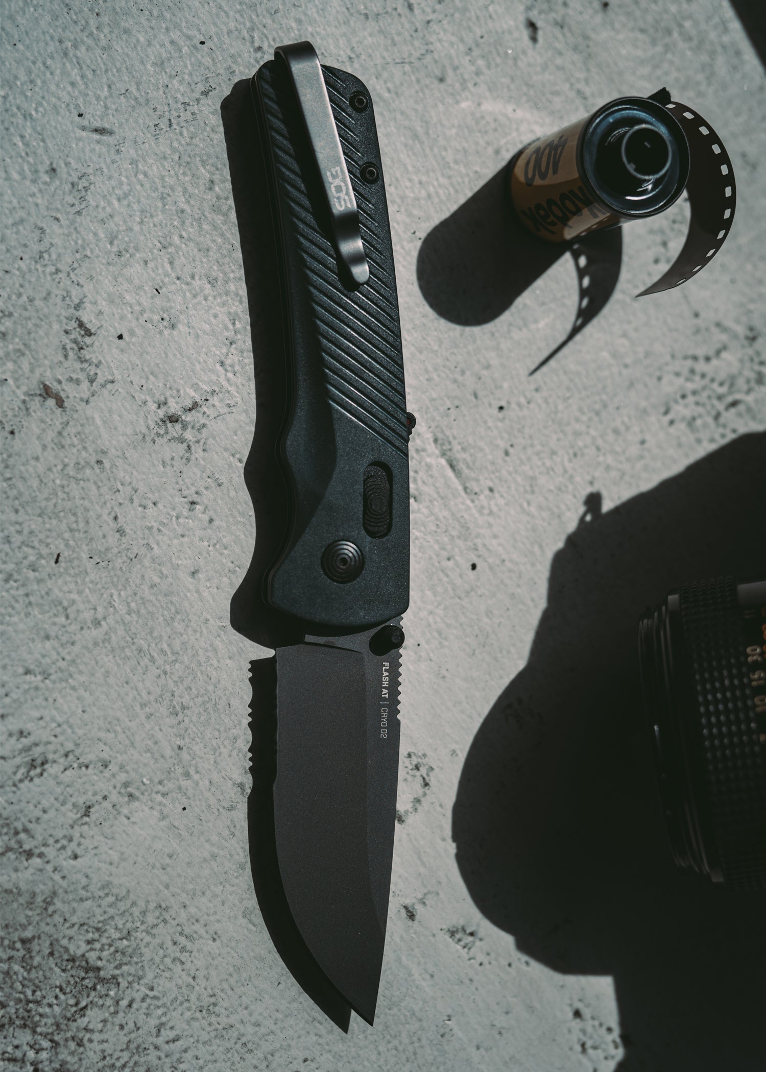 Imagen única de: Navaja Flash At - Urban Grey - Parcialmente Dentada, Sog