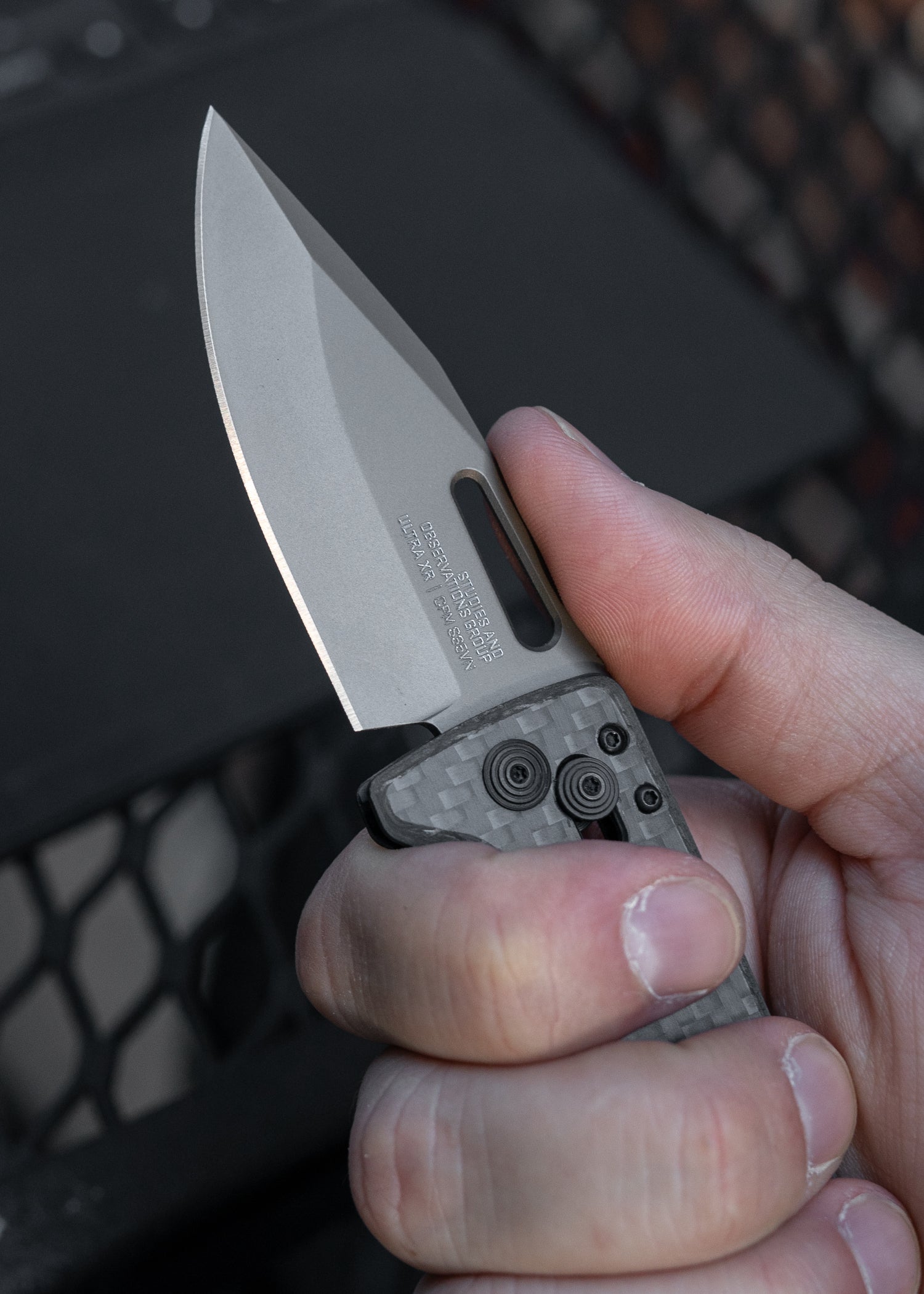 Imagen única de: Navaja De Bolsillo Ultra Xr Carbono + Grafito, Sog