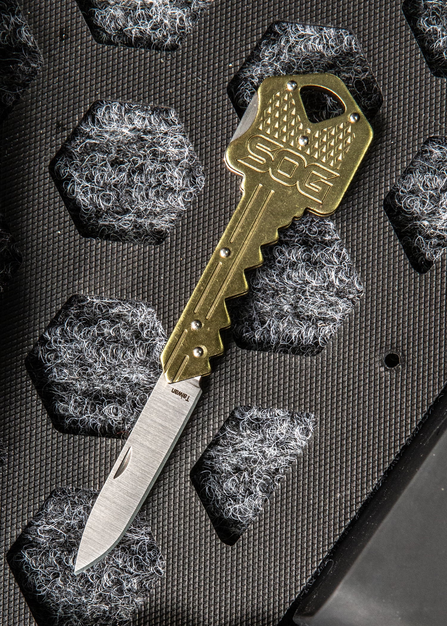 Imagen única de: Navaja Para Llaves, Latón, Sog