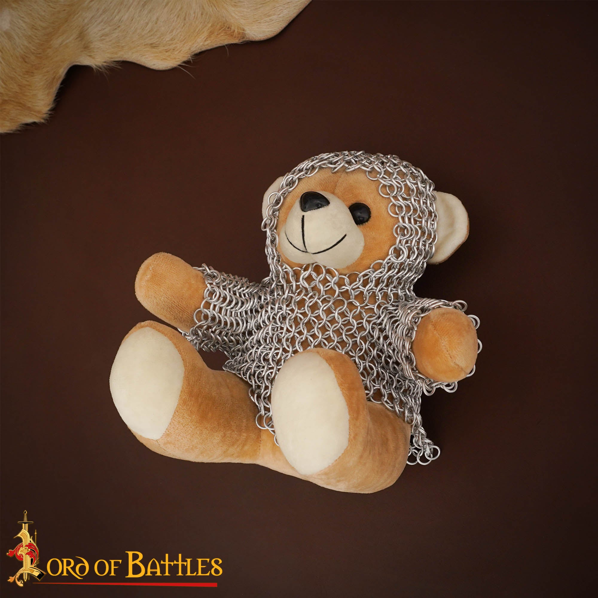 Imagen única de: Osito Caballero con Cota de Malla - Oso Guerrero con Cota de Malla de Aluminio Anodizado de 6 Mm 17g