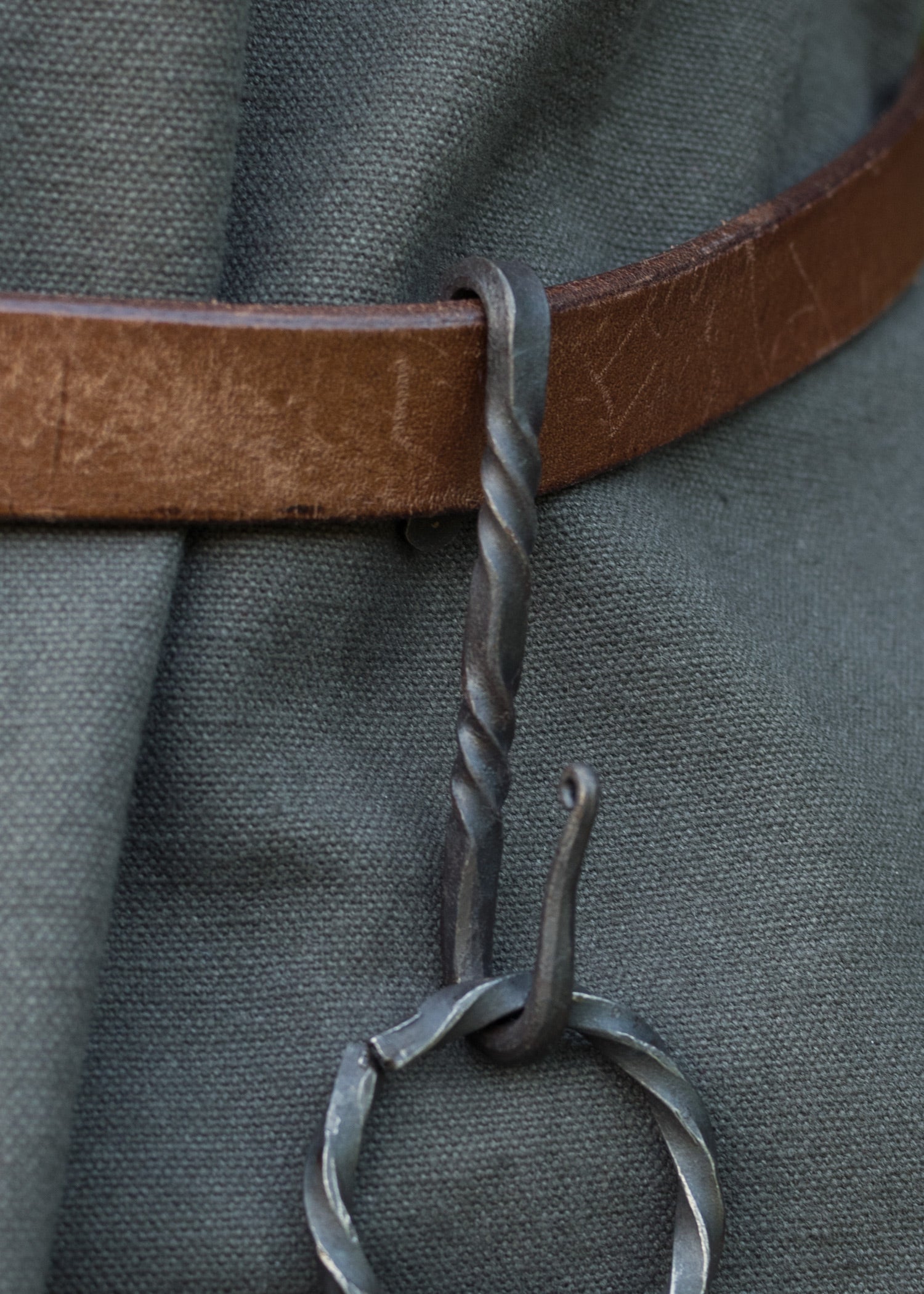 Imagen única de: Gancho Para Cinturón De Acero Forjado A Mano.