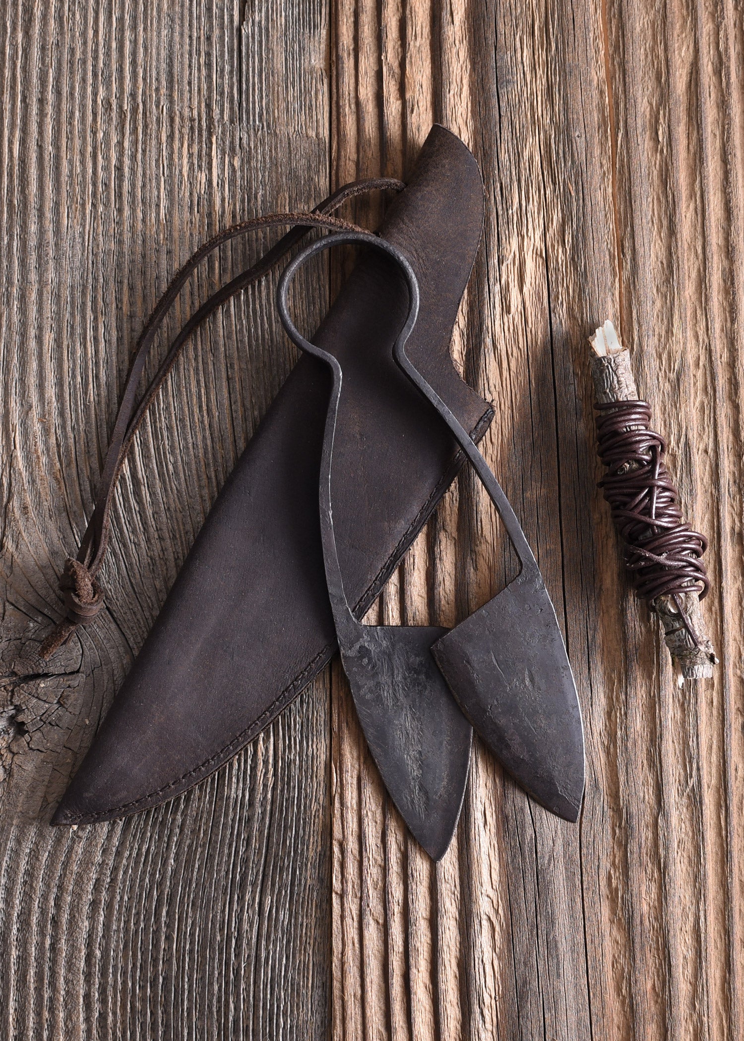 Imagen única de: Tijeras De Planchar Grandes Con Funda De Cuero.