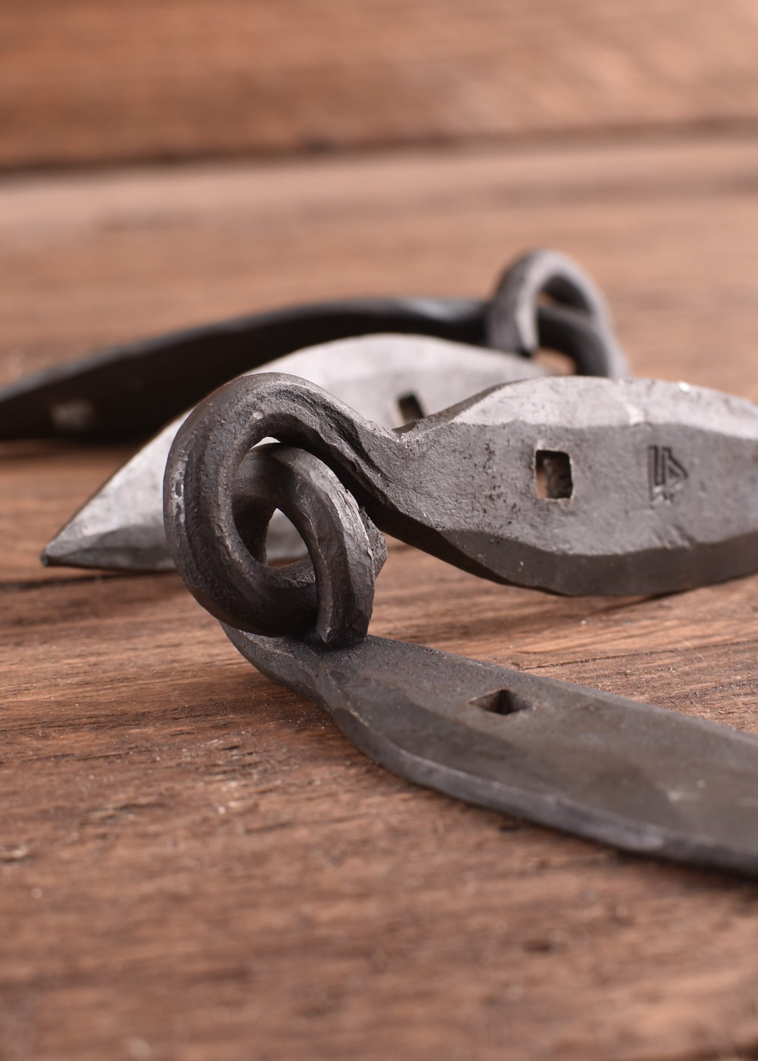 Imagen única de: Bisagras Vikingas Forjadas, Par, Pequeñas, Aprox. 18 Cm