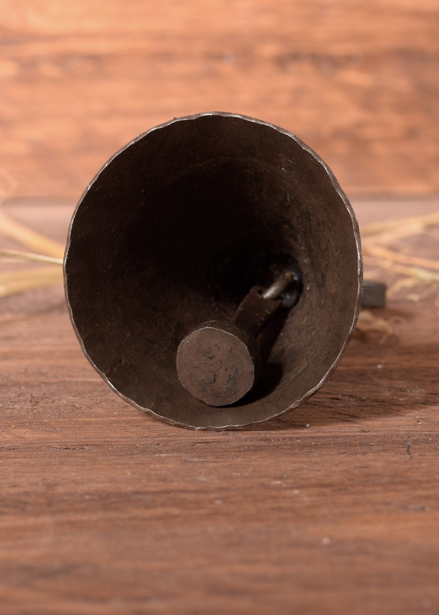 Imagen única de: Campana De Hierro Forjado De Aprox. 12 Cm De Altura.