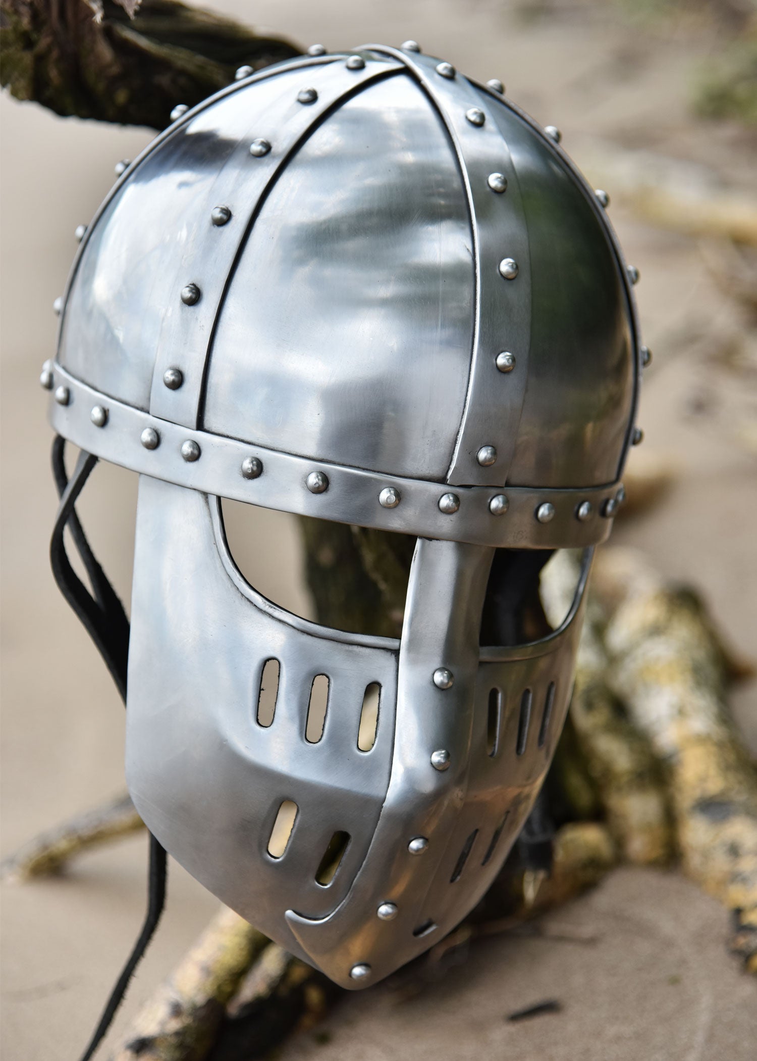 Imagen única de: Spangenhelm De La Alta Edad Media Con Placa Frontal, Acero De 2 Mm
