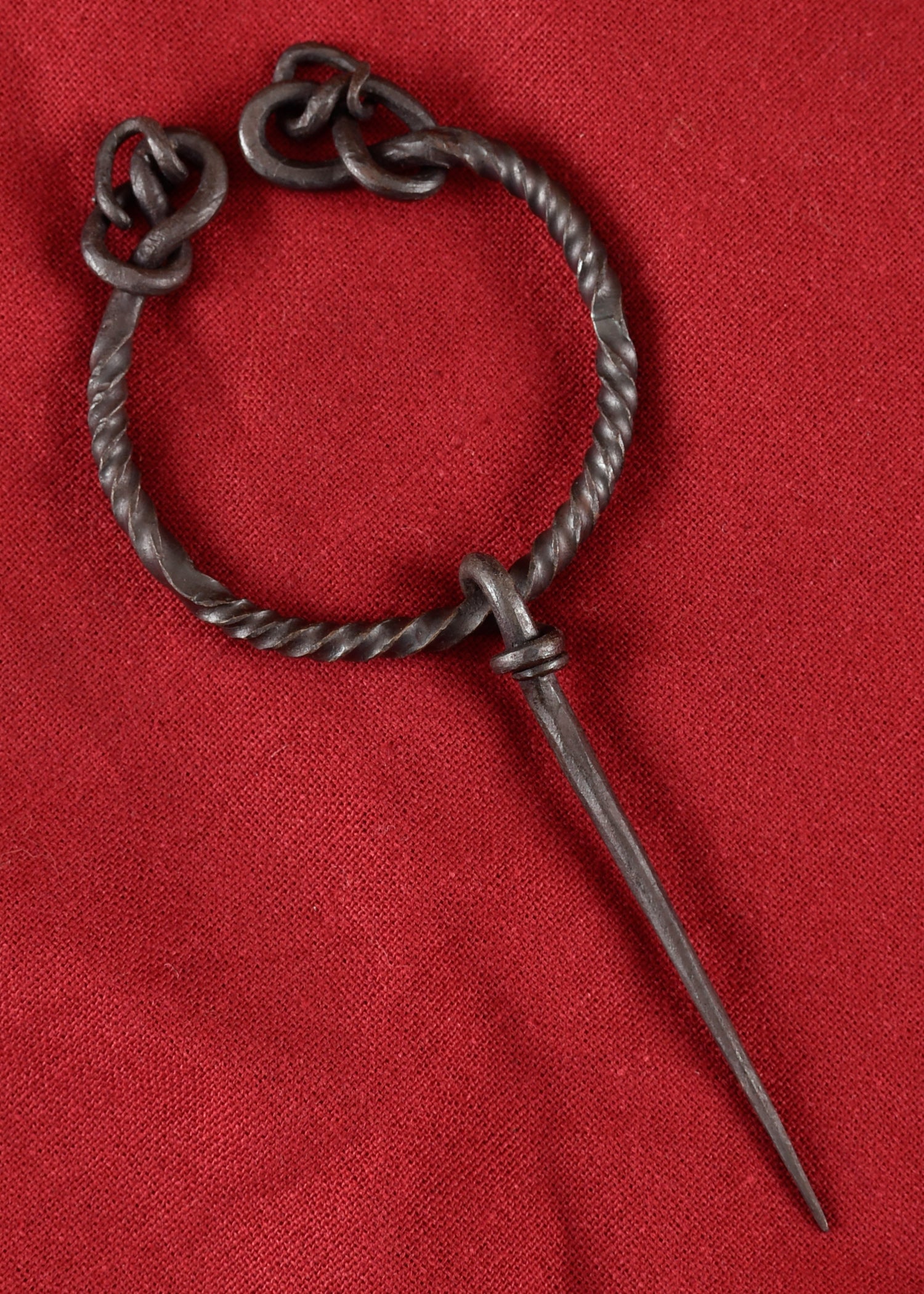 Imagen única de: Broche De Anillo, Retorcido, Enrollado Cuatro Veces, Forjado A Mano.