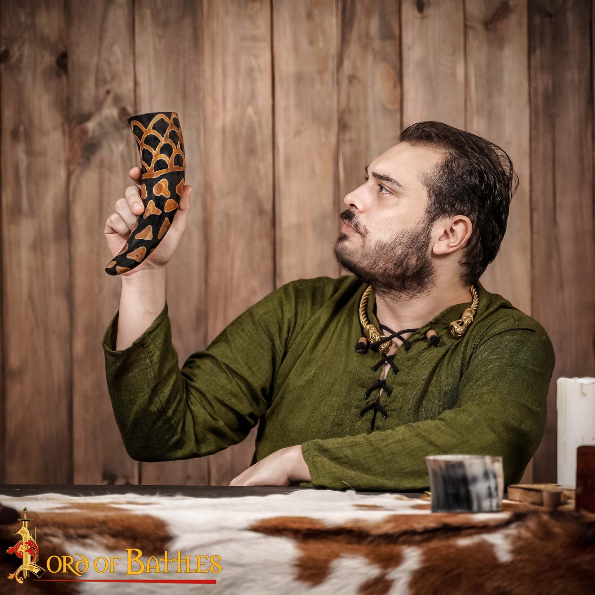 Imagen única de: Cuerno Medieval Vikingo para Beber 400-500 Ml con Diseño Quemado Hecho a Mano Auténtico Cuerno de Buey