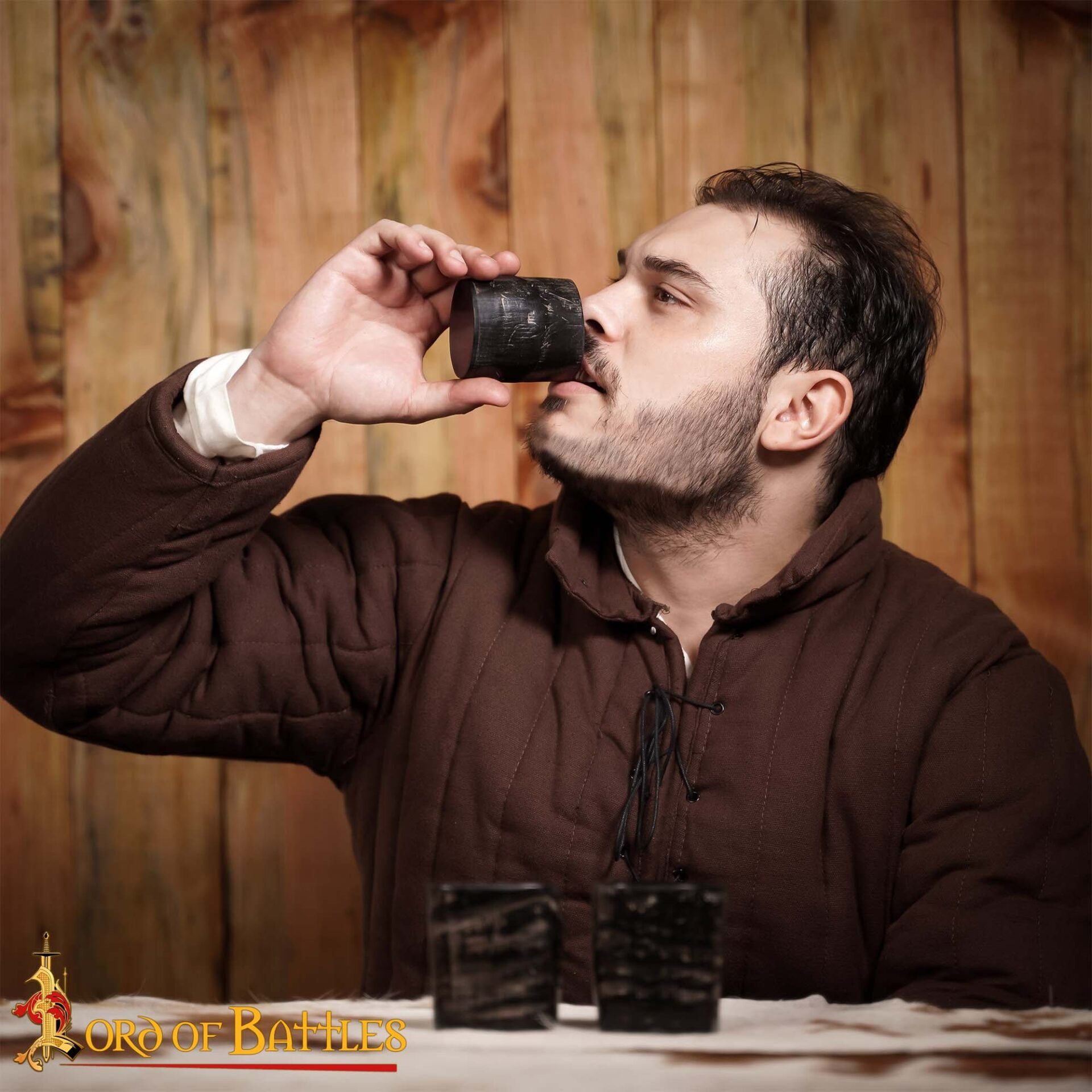 Imagen única de: Juego de Vasos de Chupito de Cuerno Vikingo - Cuerno de Búfalo Pulido (6 Piezas, ~68 Ml)