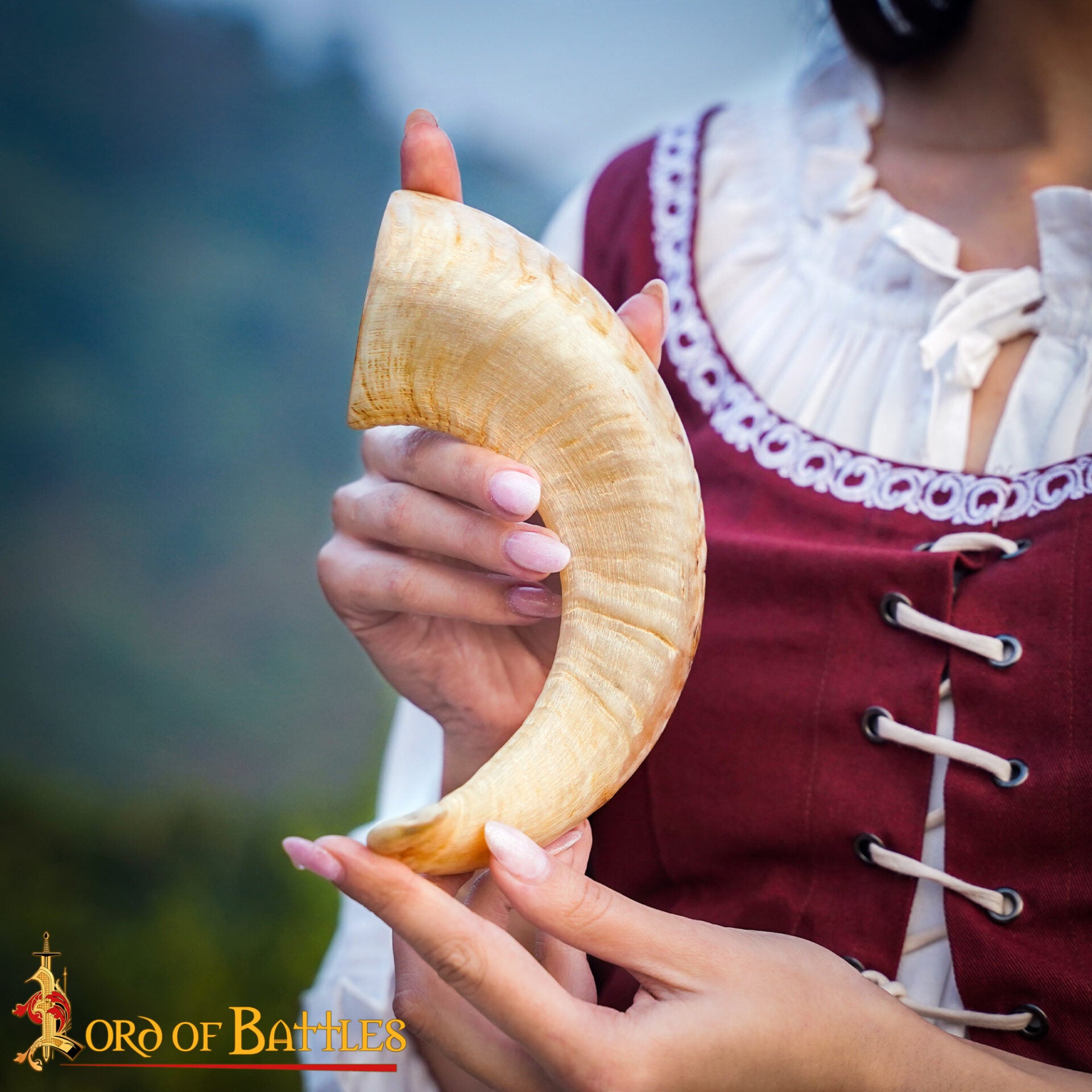 Imagen única de: Vaso para Beber de Cuerno Natural de Oveja Vikingo Hecho a Mano