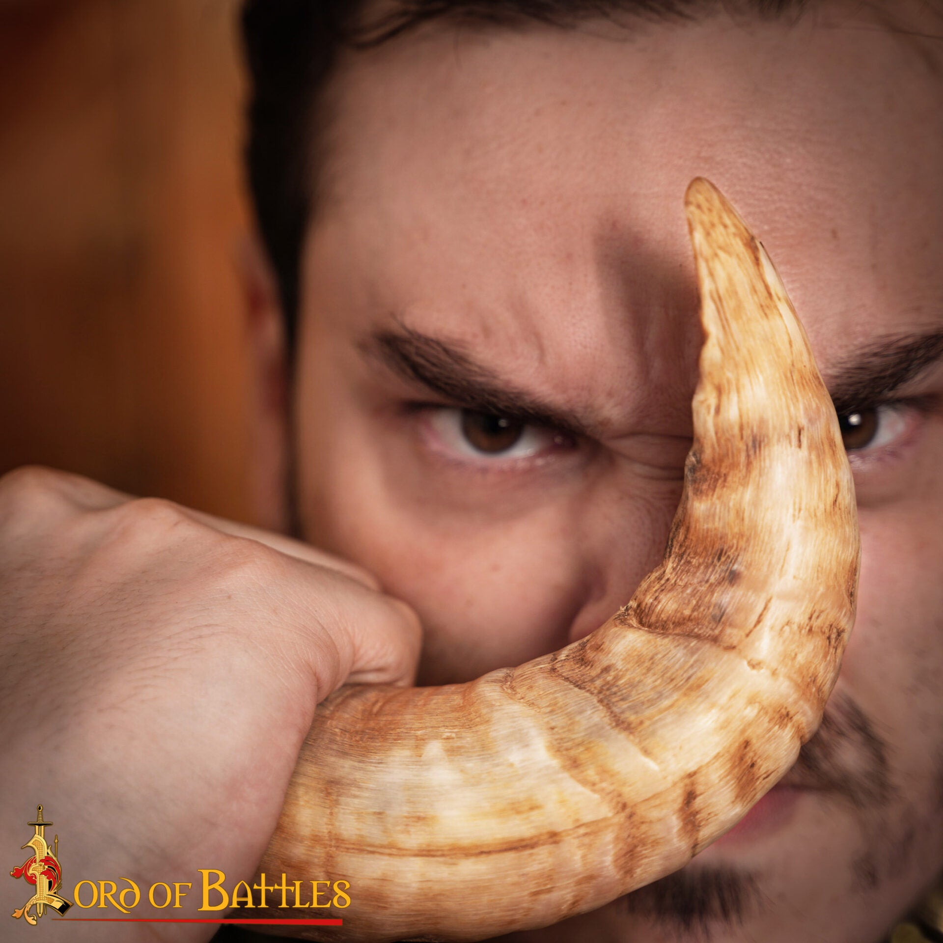 Imagen única de: Vaso para Beber de Cuerno Natural de Oveja Vikingo Hecho a Mano