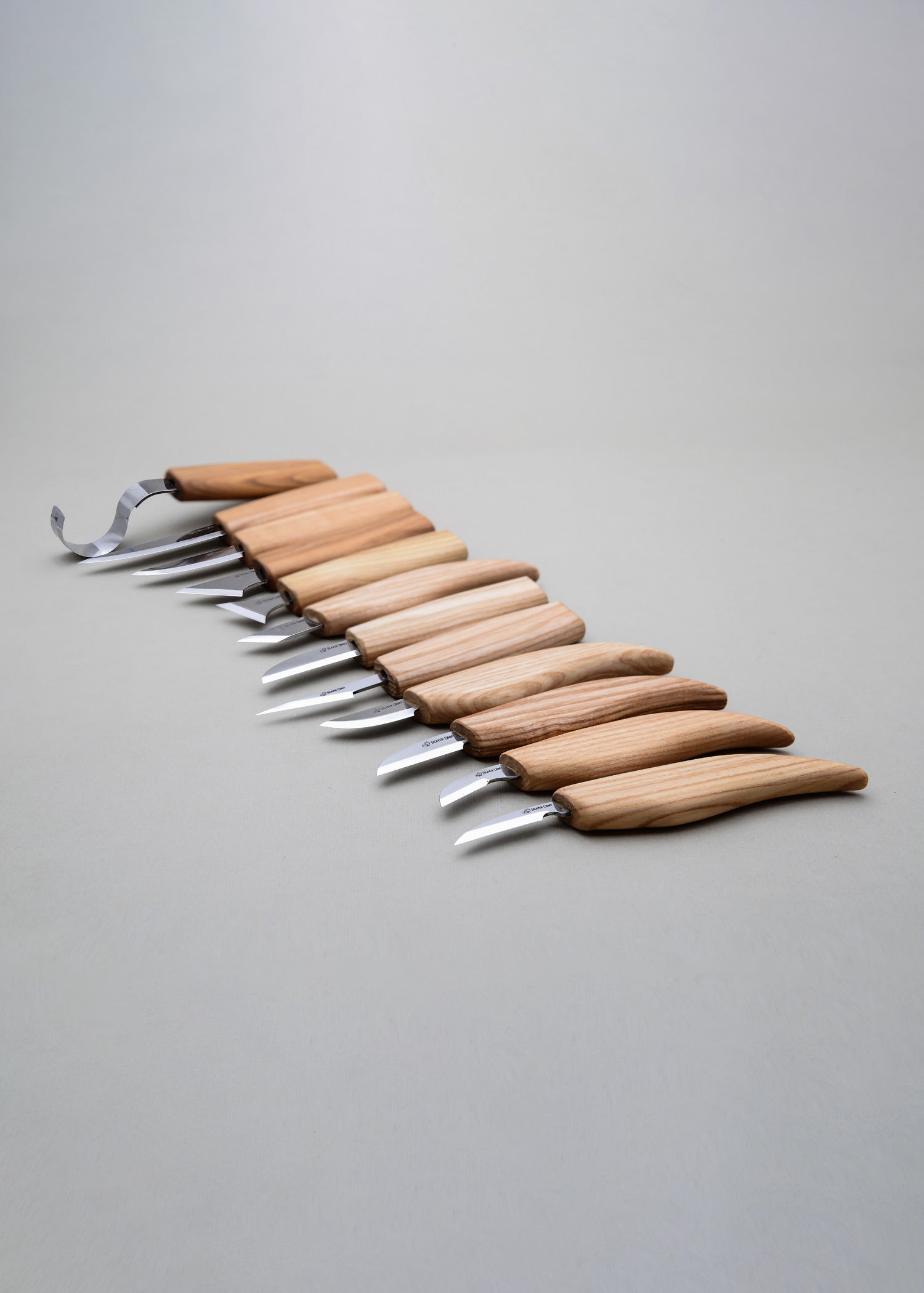 Imagen única de: Set Para Tallar Madera Con 12 Cuchillos En Rollo De Herramientas + Accesorios, Beavercraft