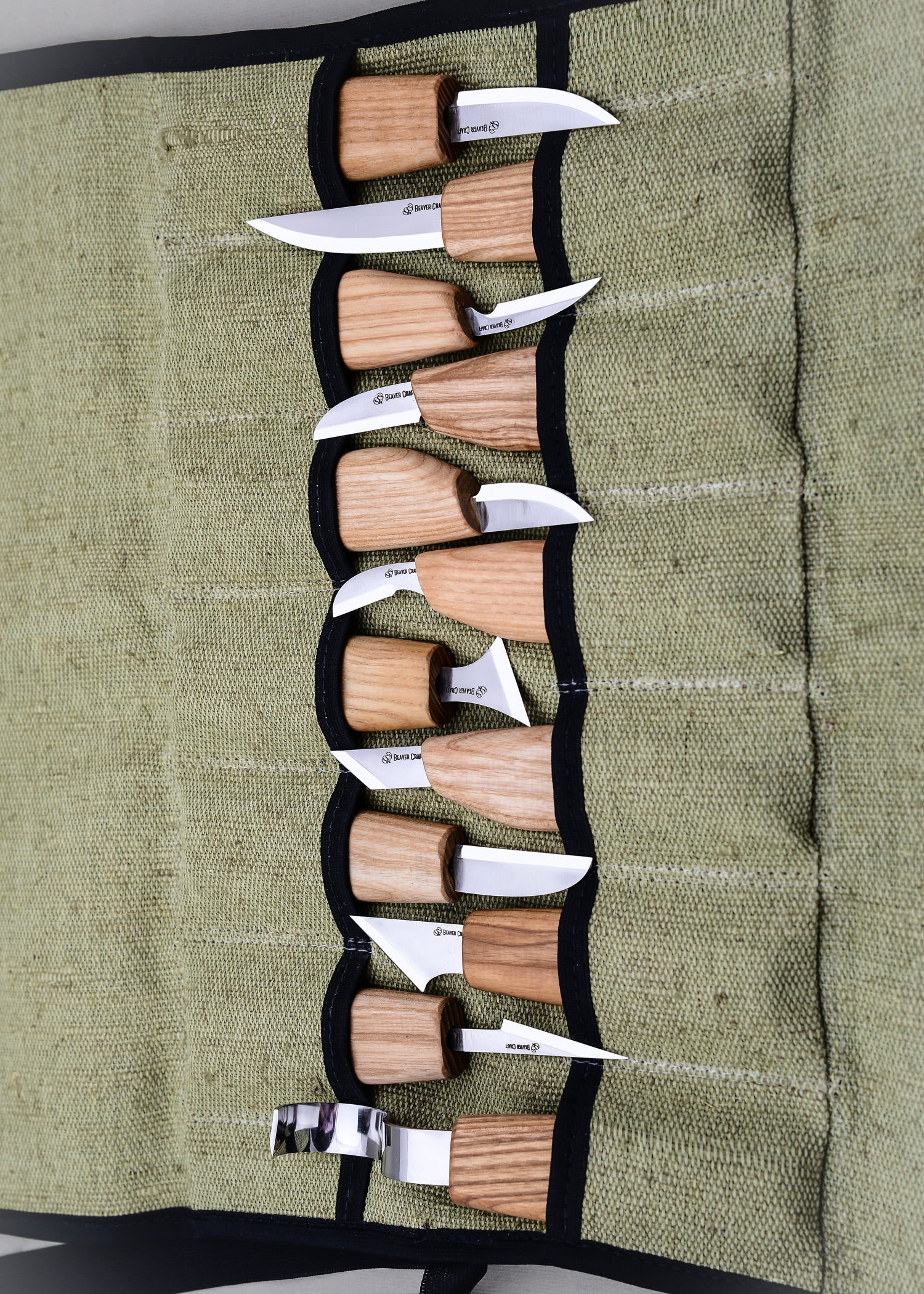 Imagen única de: Set Para Tallar Madera Con 12 Cuchillos En Rollo De Herramientas + Accesorios, Beavercraft