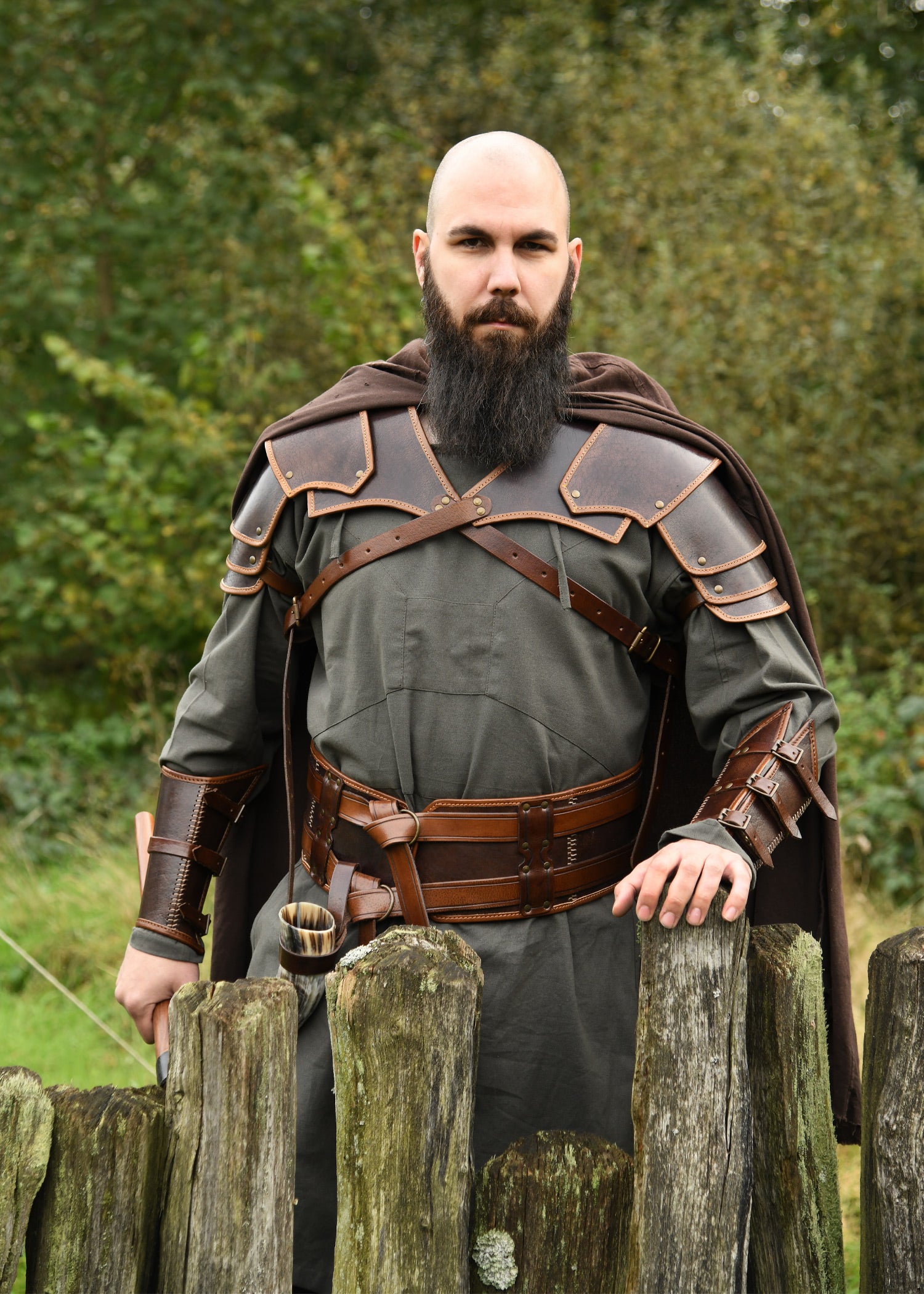 Imagen única de: Guardabrazos De Cuero Arnulf Con Hebillas, Marrón