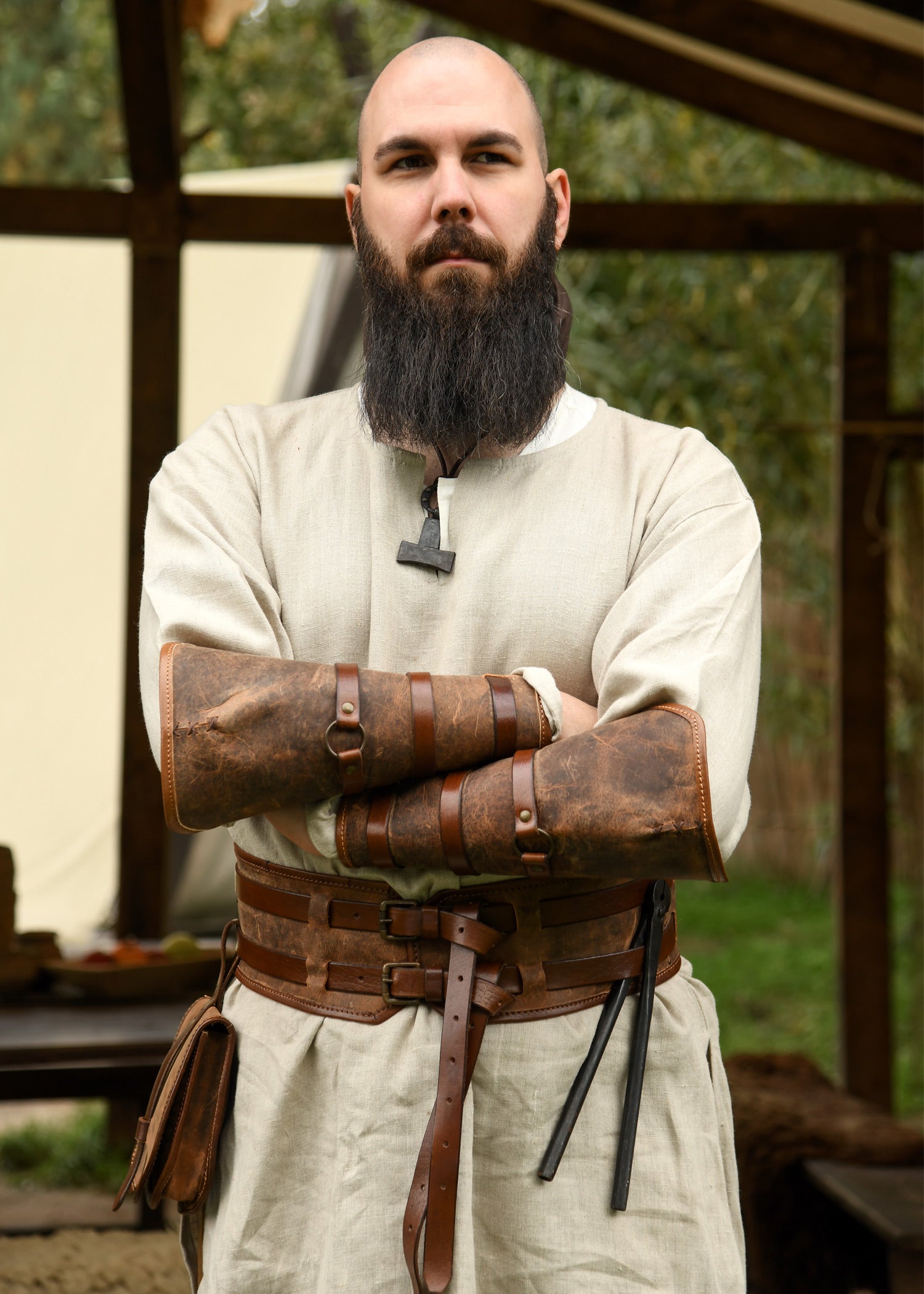 Imagen única de: Protectores De Brazos Sindri De Cuero Engrasado, Marrón