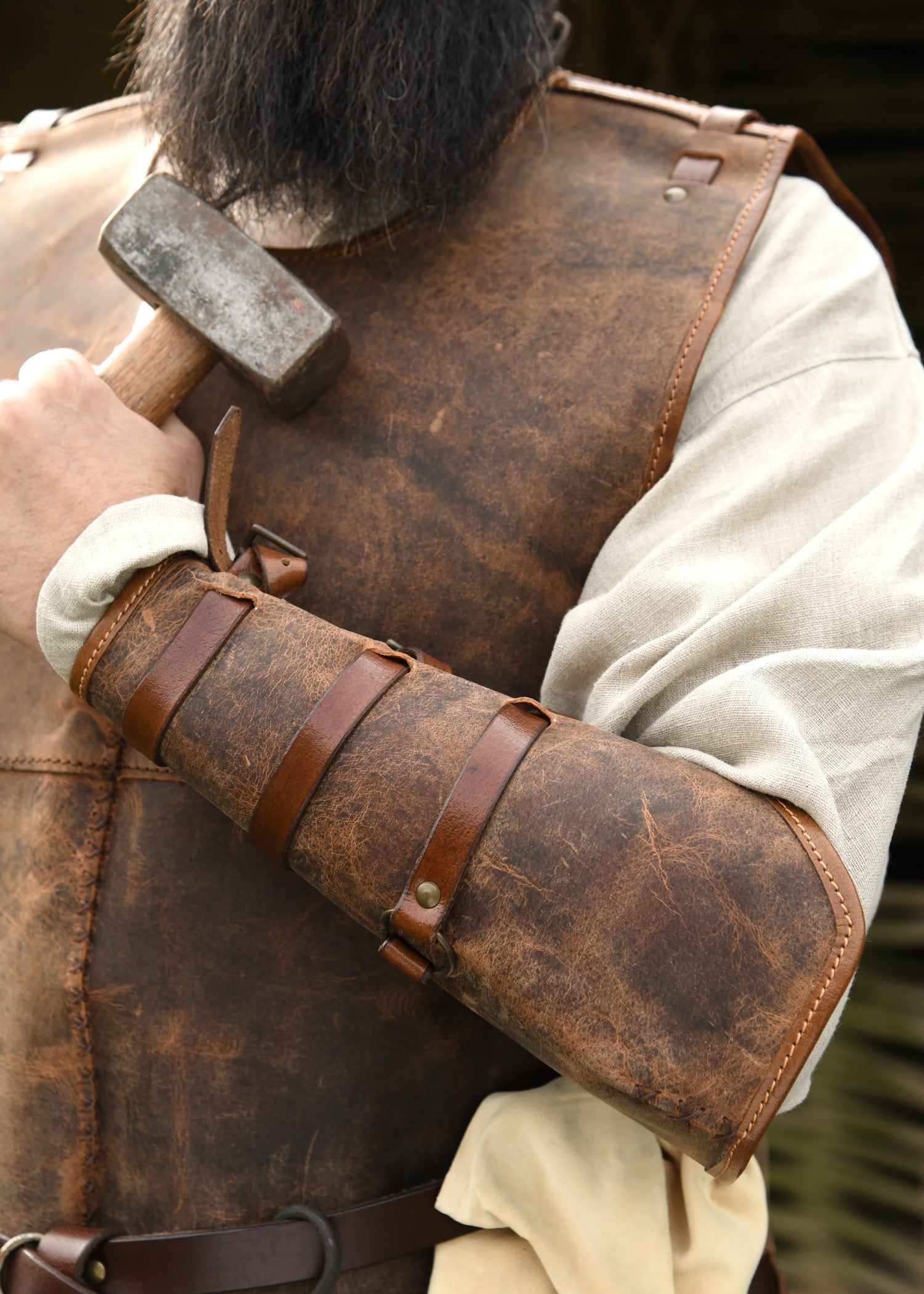 Imagen única de: Protectores De Brazos Sindri De Cuero Engrasado, Marrón