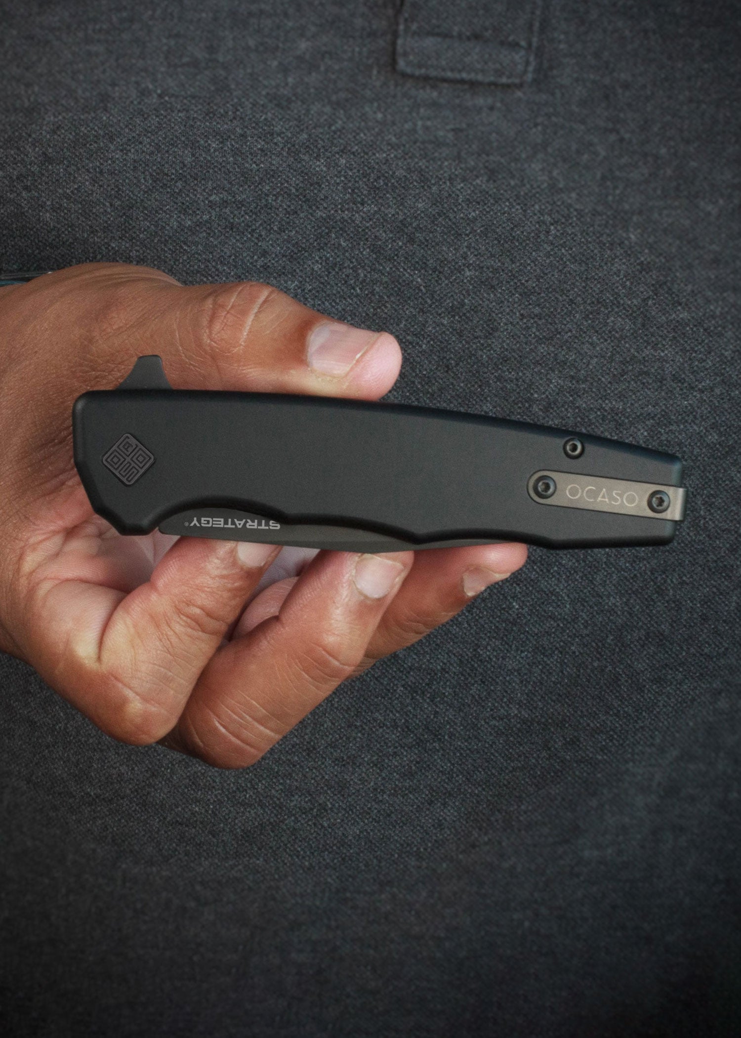 Imagen única de: Navaja Strategy, Negra, Aluminio, Ocaso Knives