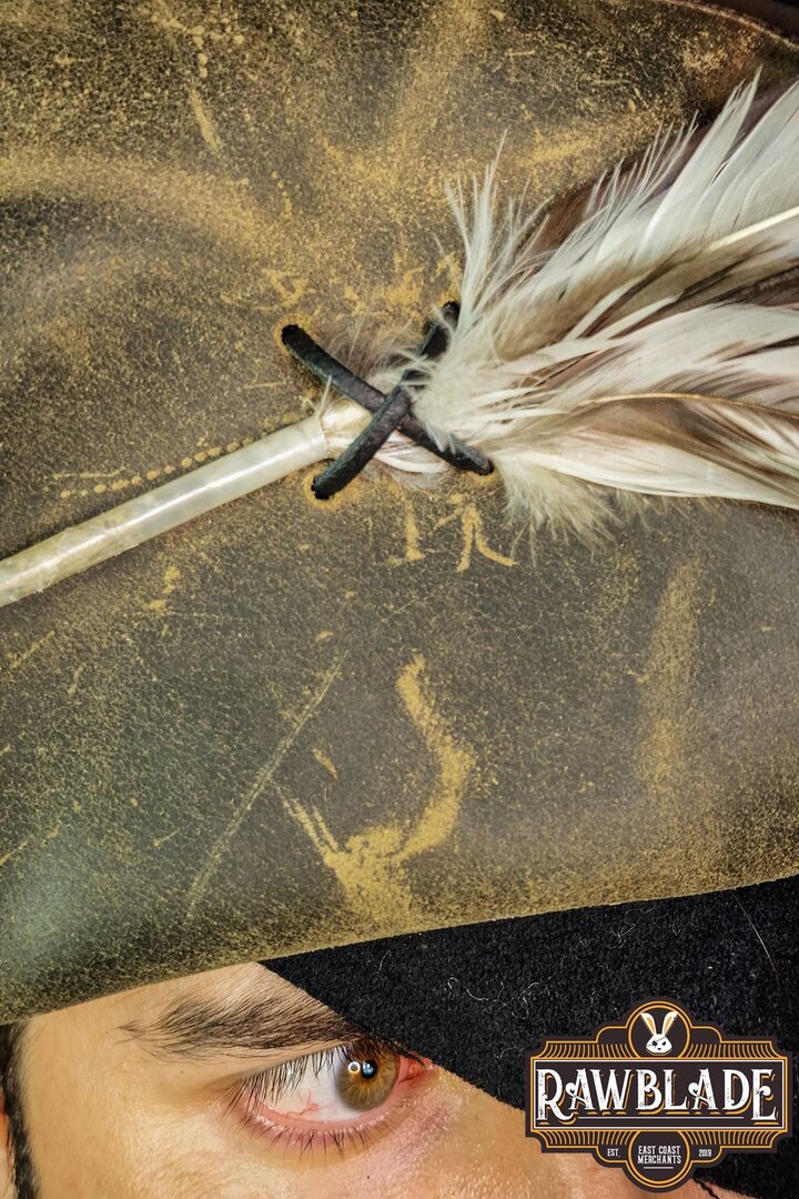 Imagen única de: Sombrero De Capitán Teague Con Plumas