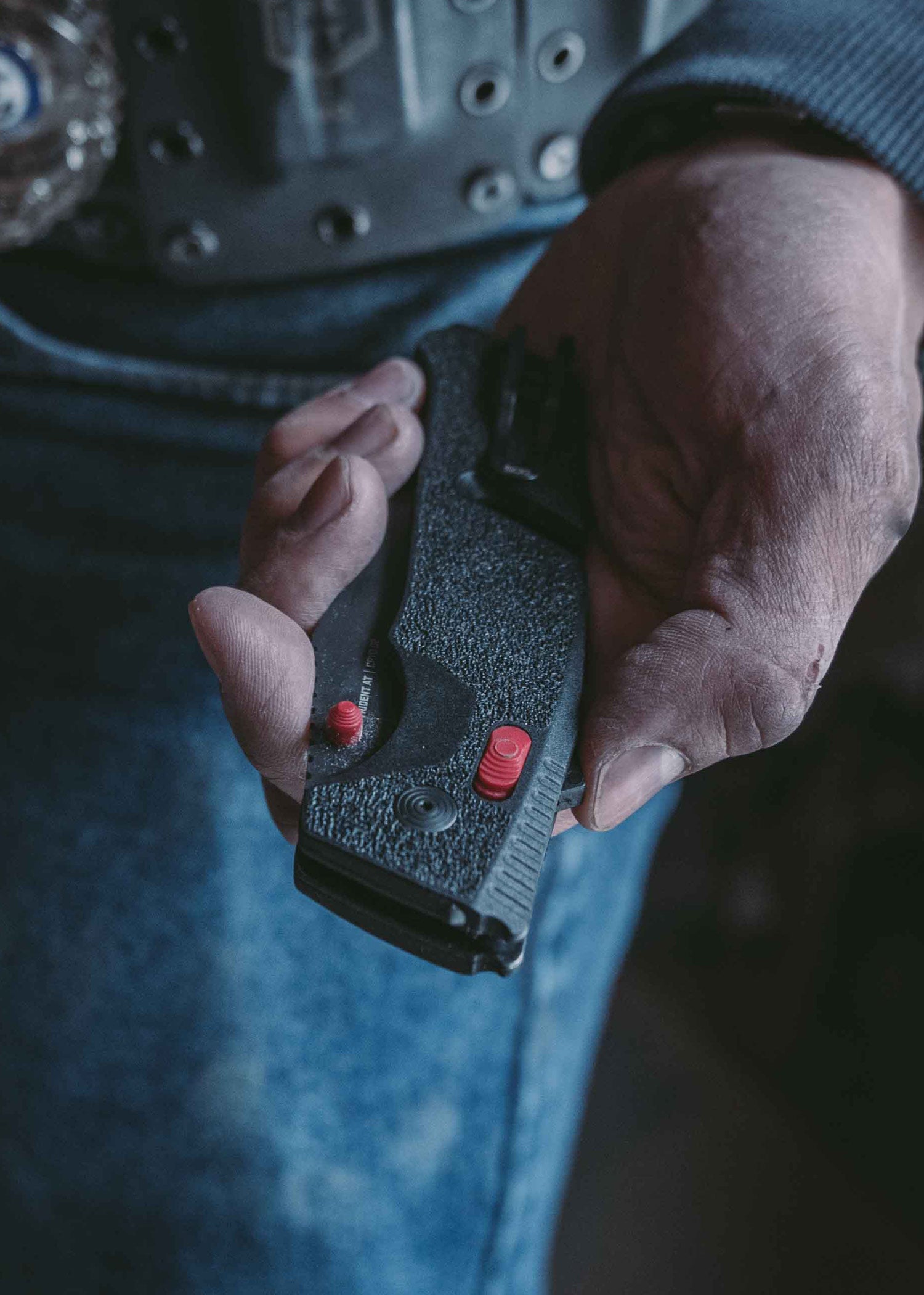 Imagen única de: Navaja Trident At - Negra Y Roja - Tanto, Sog