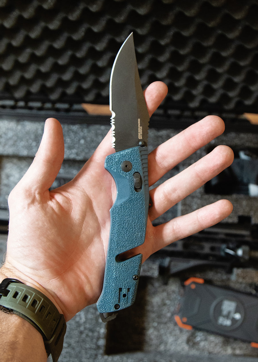 Imagen única de: Sog Trident At - Uniform Blue - Navaja De Bolsillo Parcialmente Dentada
