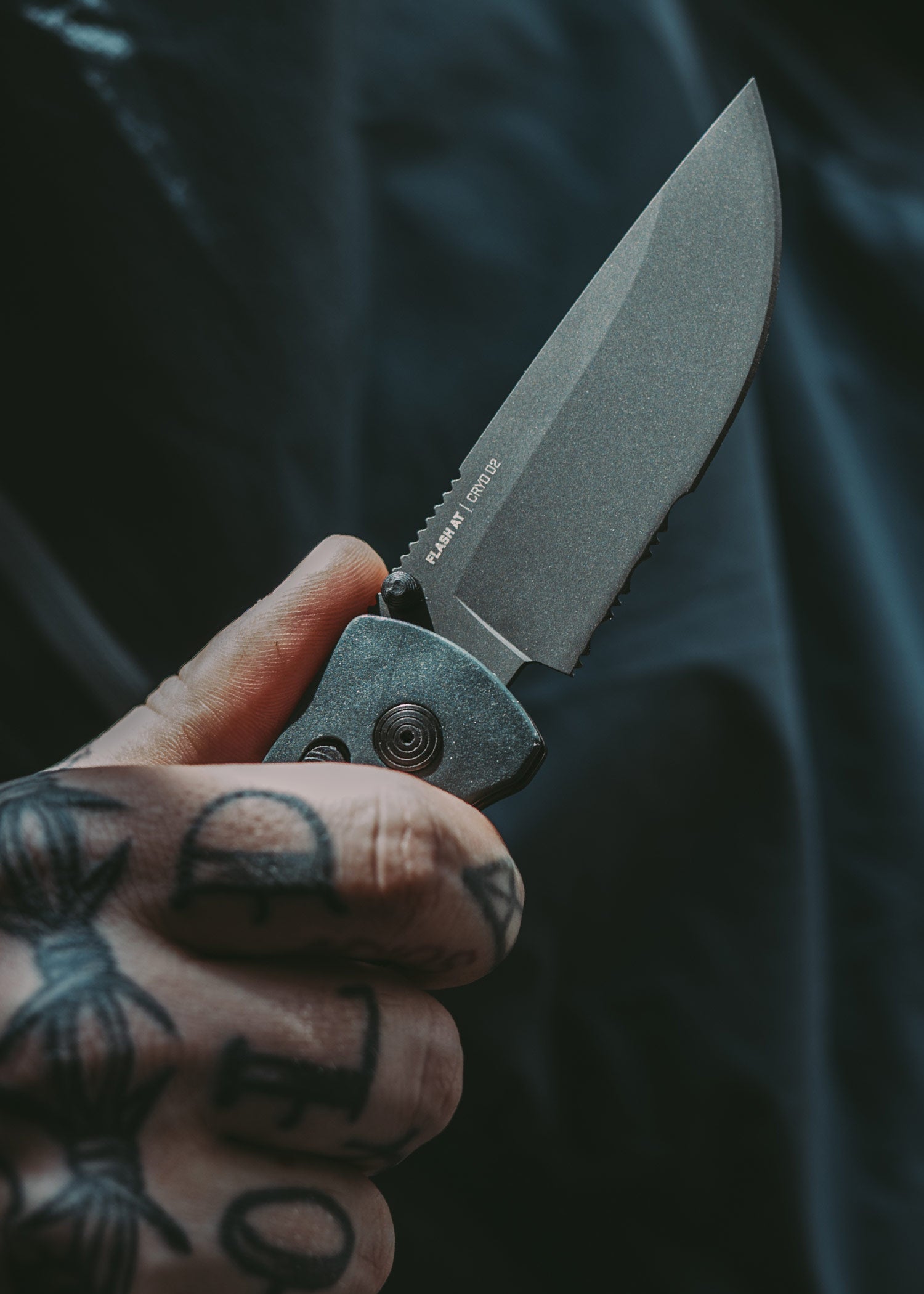 Imagen única de: Navaja Flash At - Urban Grey - Parcialmente Dentada, Sog