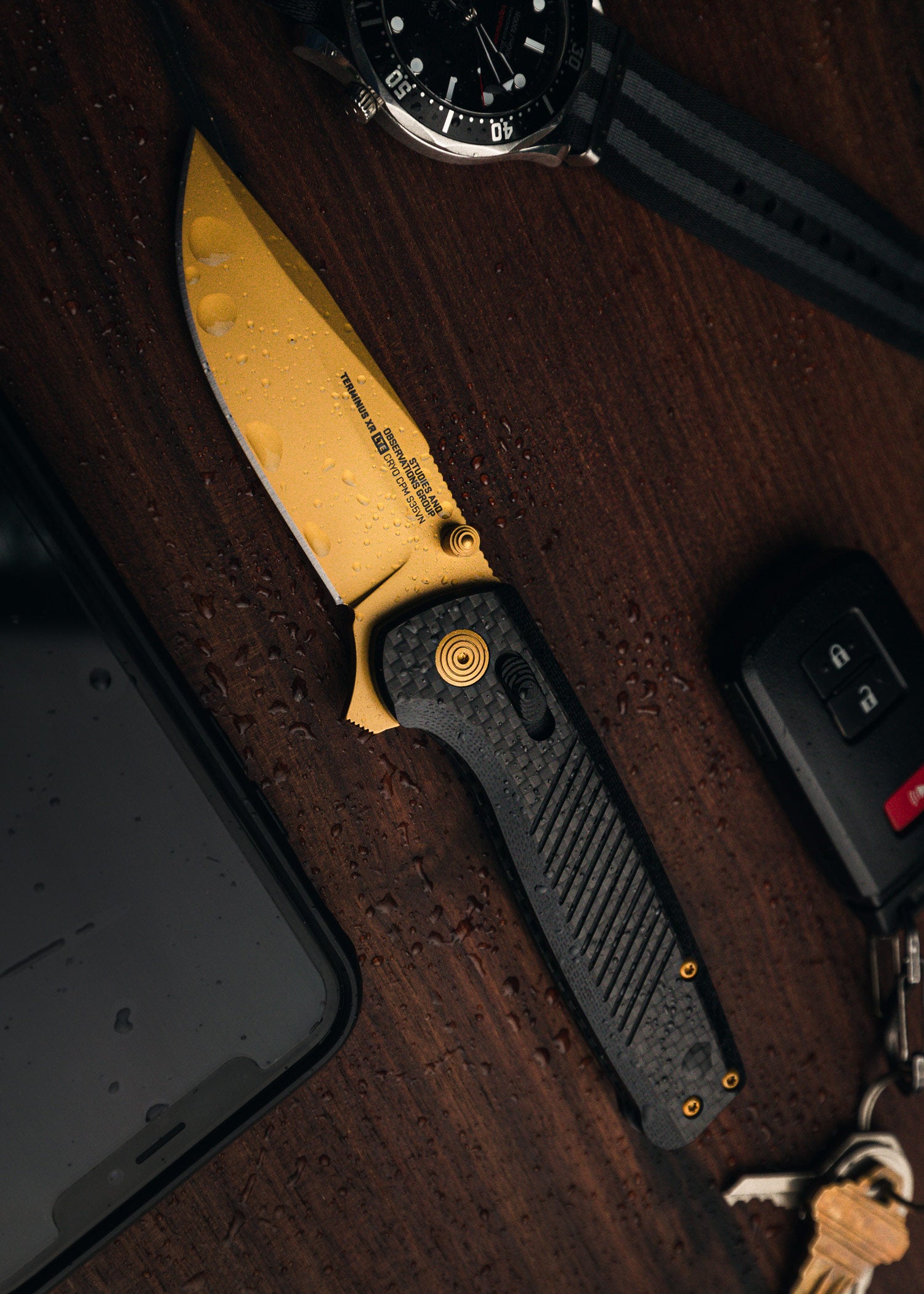 Imagen única de: Navaja De Bolsillo Terminus Xr Lte - Carbono Y Oro, Sog