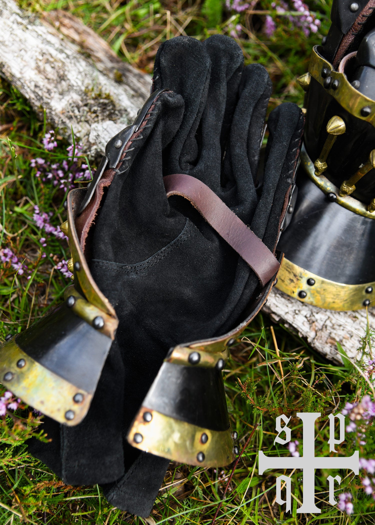 Imagen única de: Guantes De Reloj De Arena, Milán Ca. 1370, Acero Aprox. 1,6 Mm, Ennegrecidos.