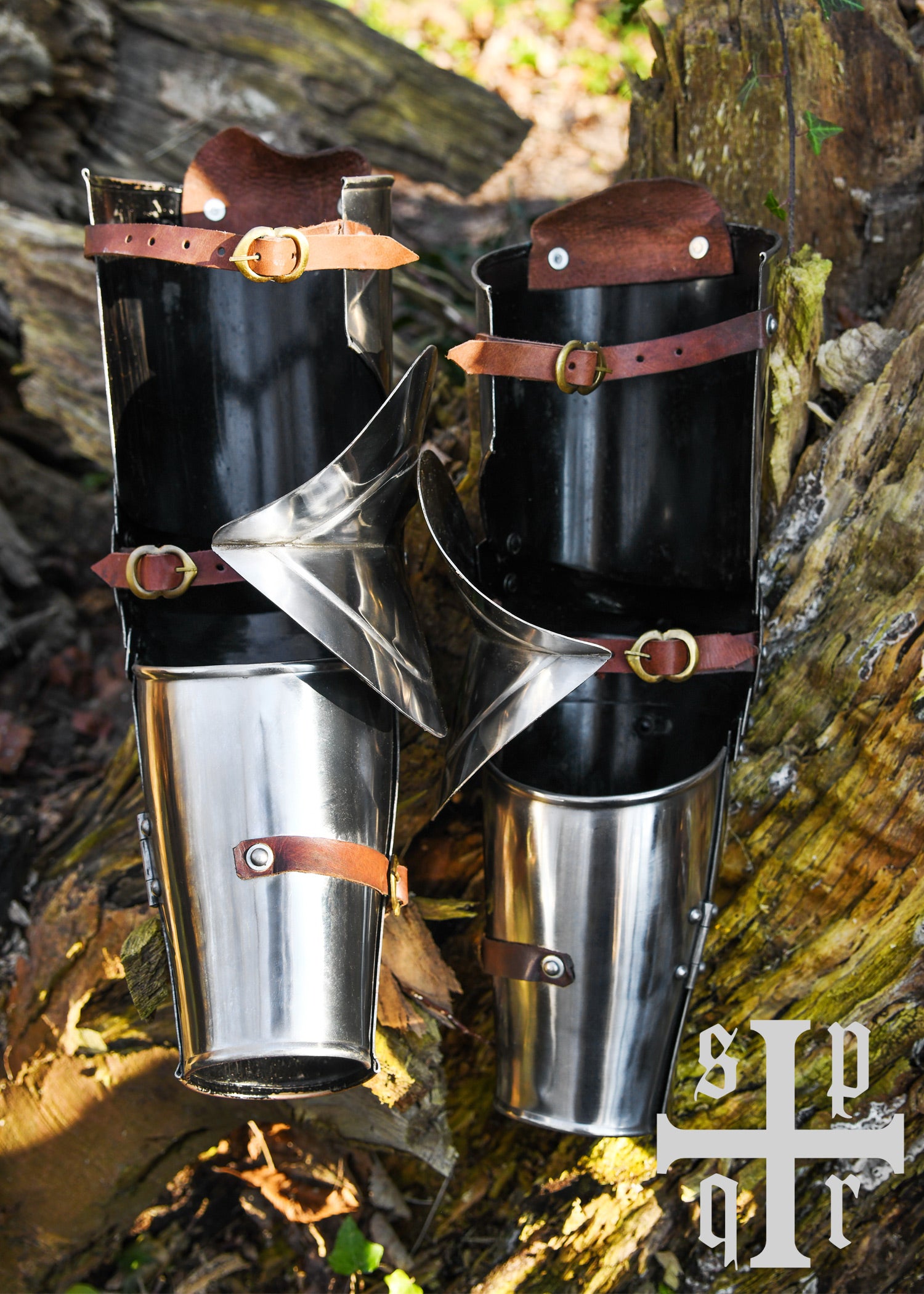 Imagen única de: Guardapiernas Medievales, Siglo Xiv, Par, Acero De 1,2 Mm, Con Ligeros Defectos