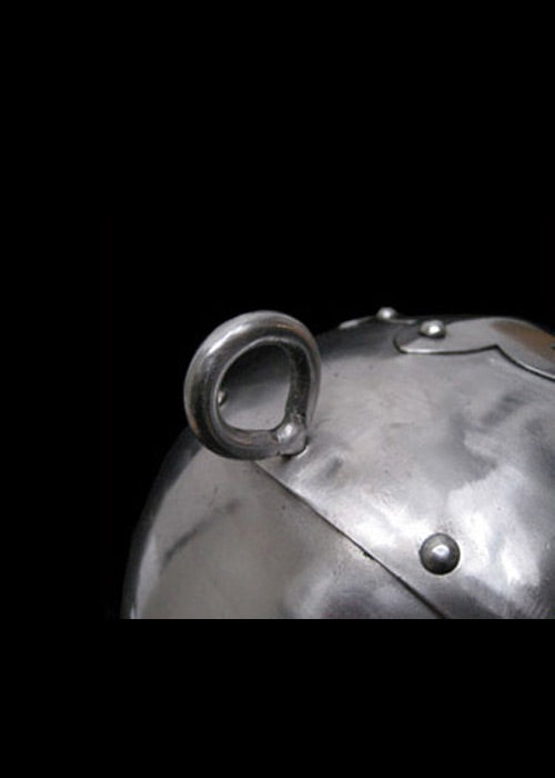 Imagen única de: Casco De Olla Grande De William De Staunton, Siglo Xiv.