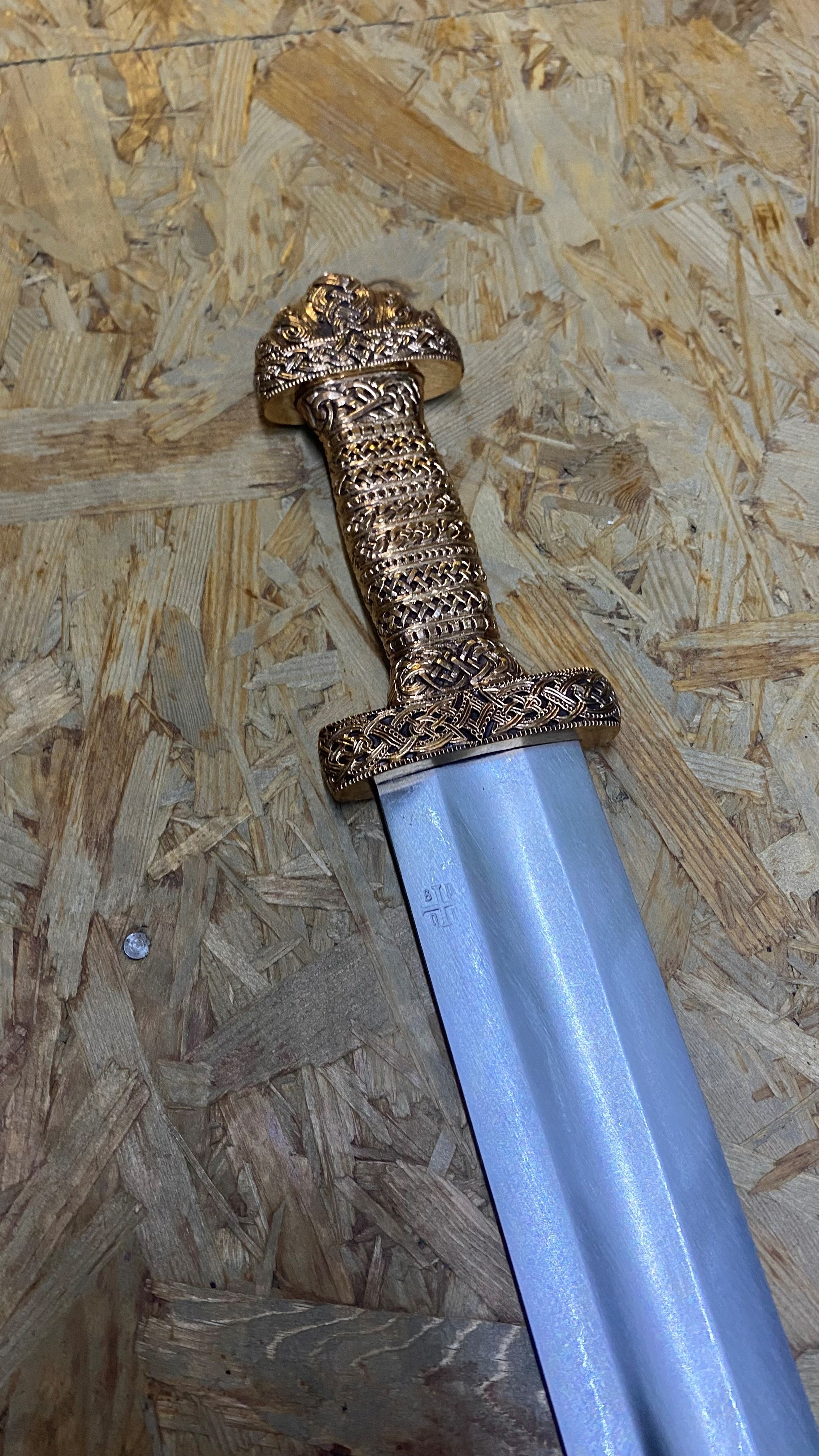 Imagen única de: Espada Del Período Vendel De Gotland (Broa), Siglo Viii, Mango De Bronce, Con Ligeros Defectos