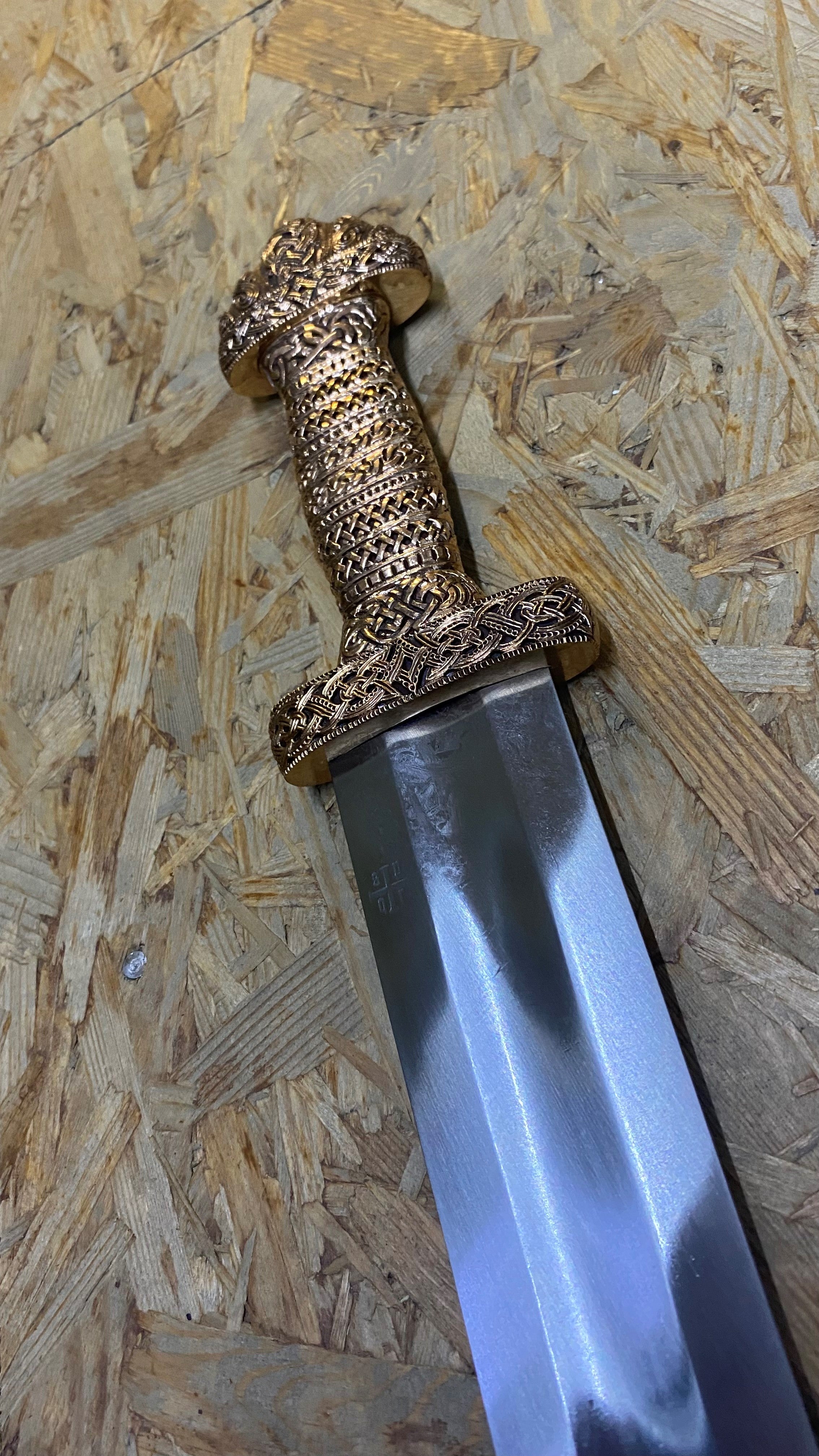 Imagen única de: Espada Del Período Vendel De Gotland (Broa), Siglo Viii, Mango De Bronce, Con Ligeros Defectos