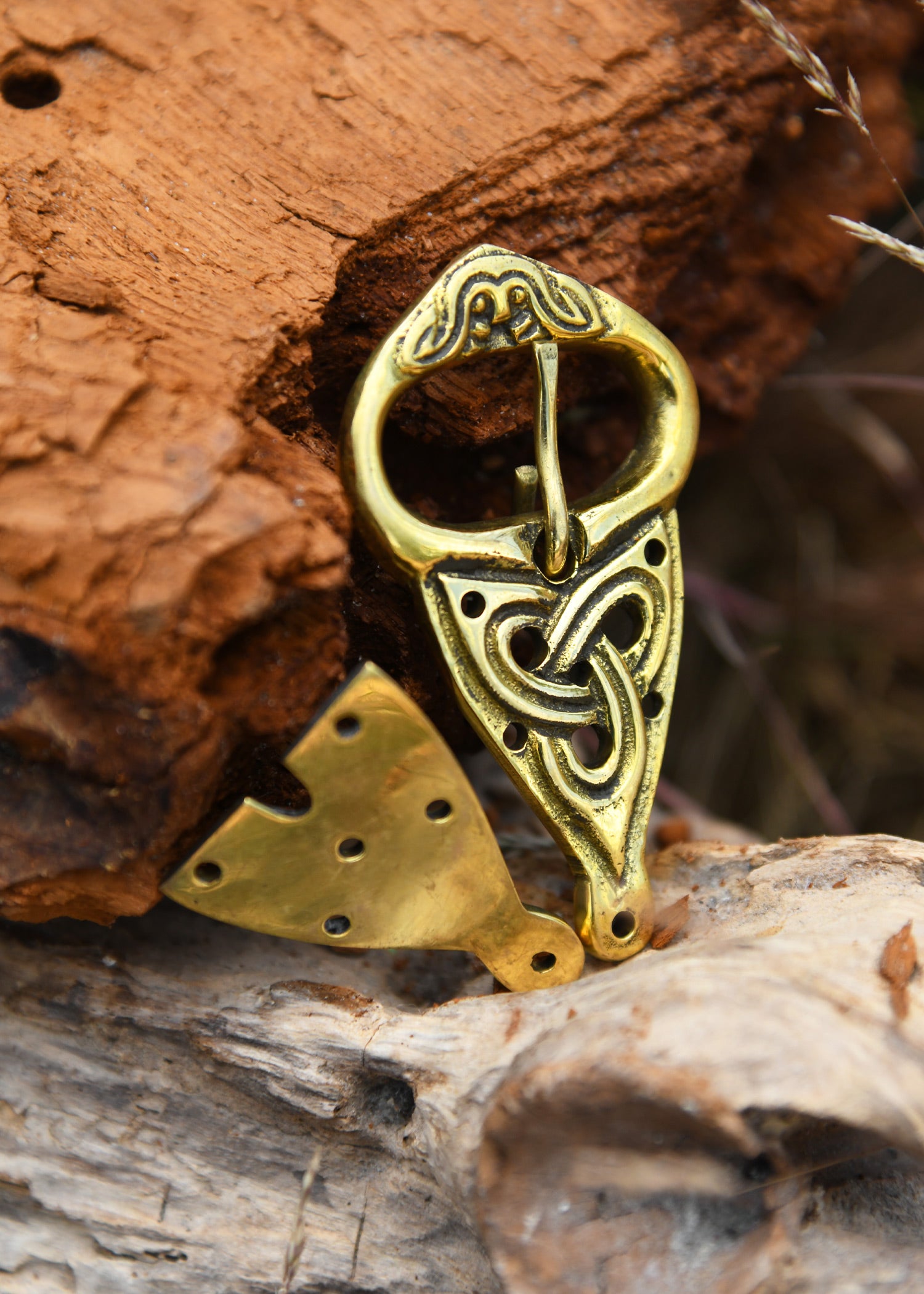 Imagen única de: Hebilla De Cinturón Vikingo Con Remaches, Latón