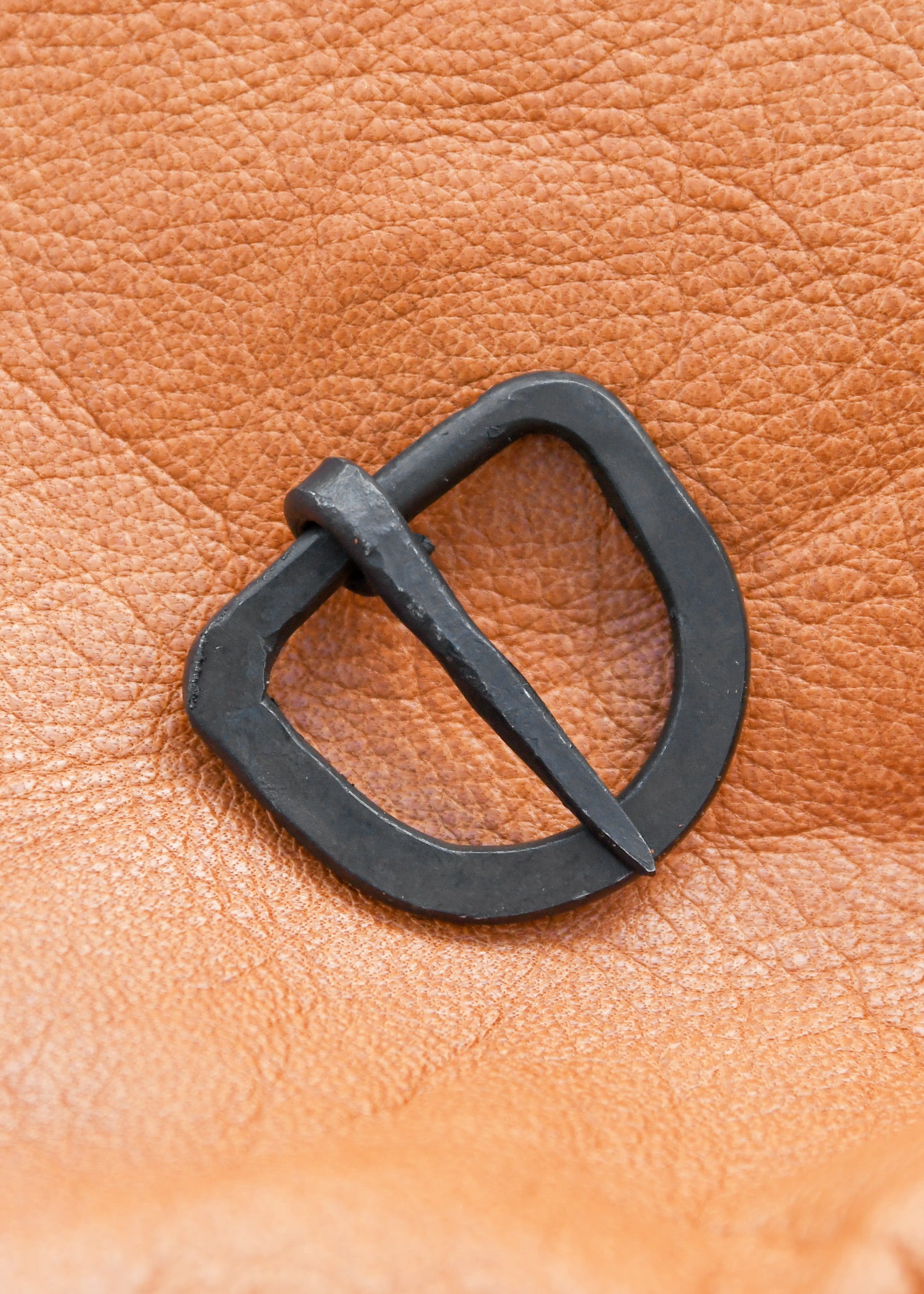 Imagen única de: Hebilla De Acero Forjada A Mano Para Cinturones De Aprox. 21 Mm De Ancho.