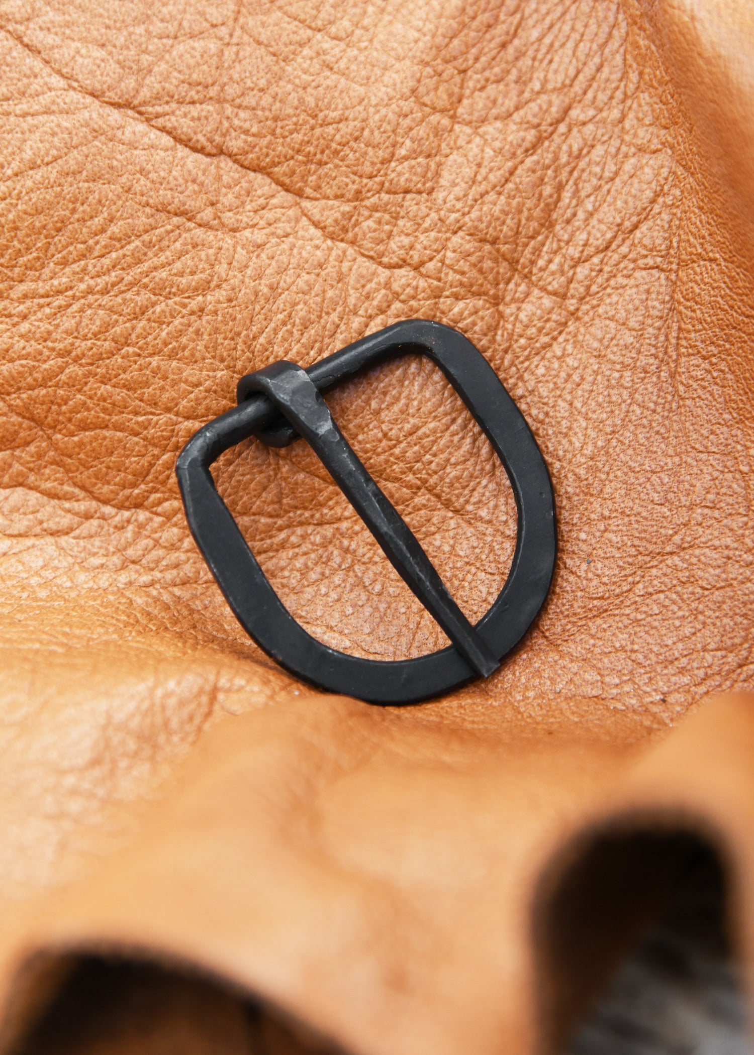 Imagen única de: Hebilla De Acero Forjada A Mano Para Cinturones De Aprox. 29 Mm De Ancho.