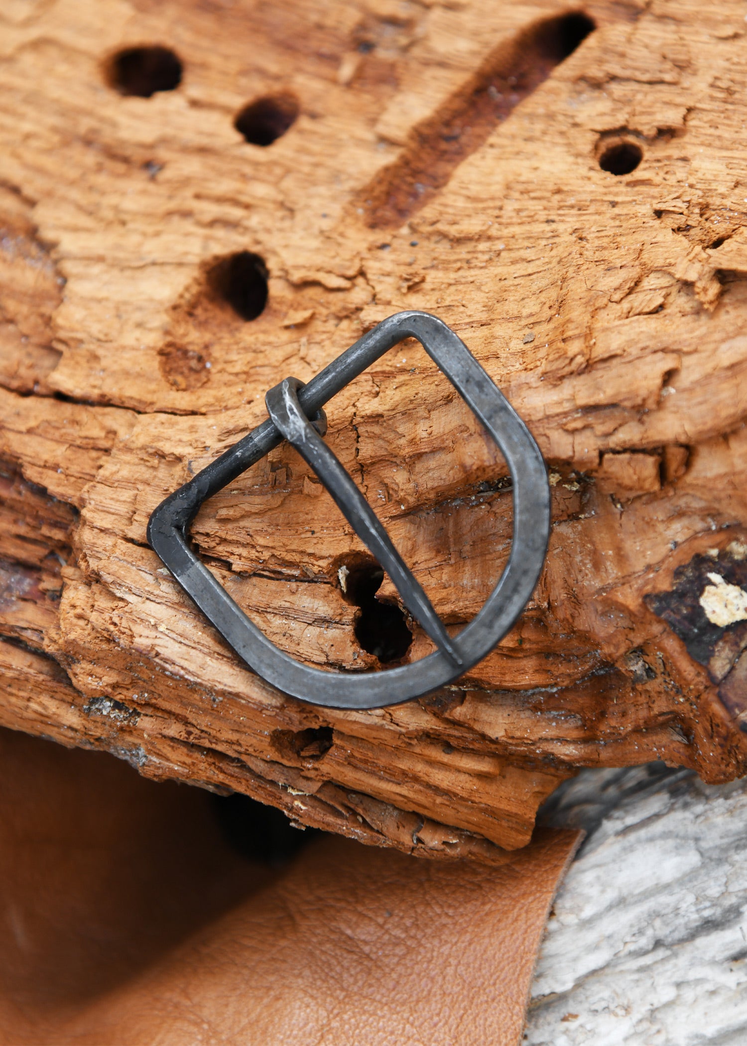 Imagen única de: Hebilla De Acero Forjada A Mano Para Cinturones De Aprox. 39 Mm De Ancho.