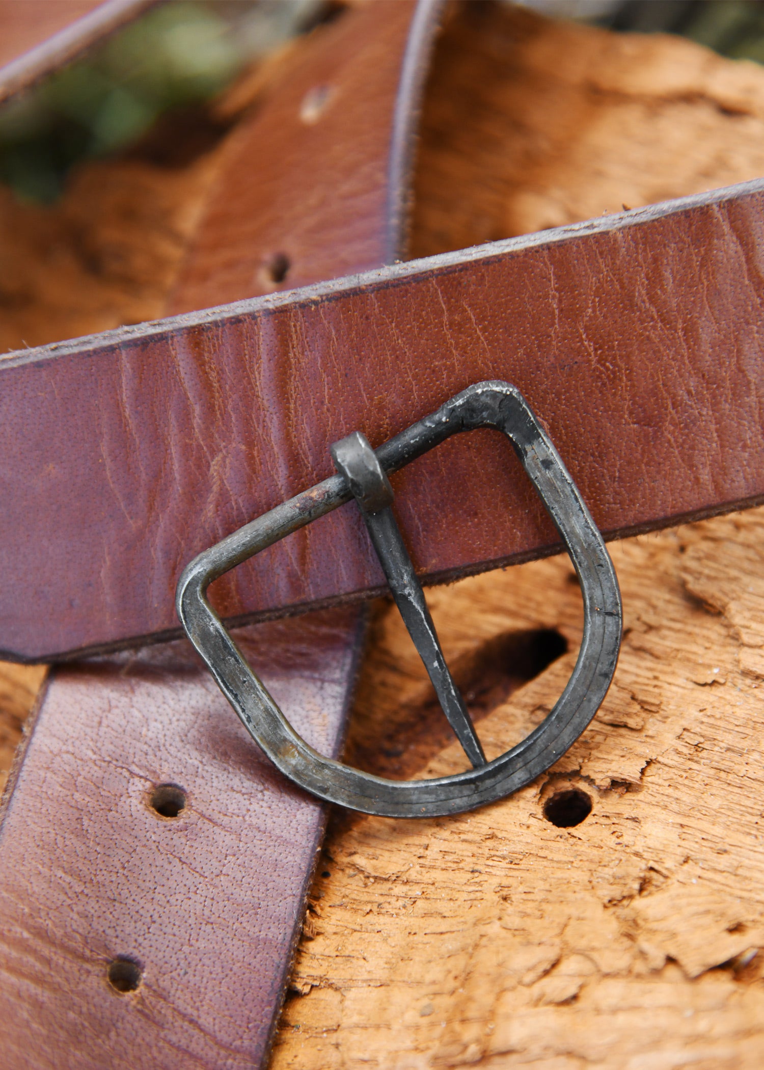 Imagen única de: Hebilla De Acero Forjada A Mano Para Cinturones De Aprox. 39 Mm De Ancho.