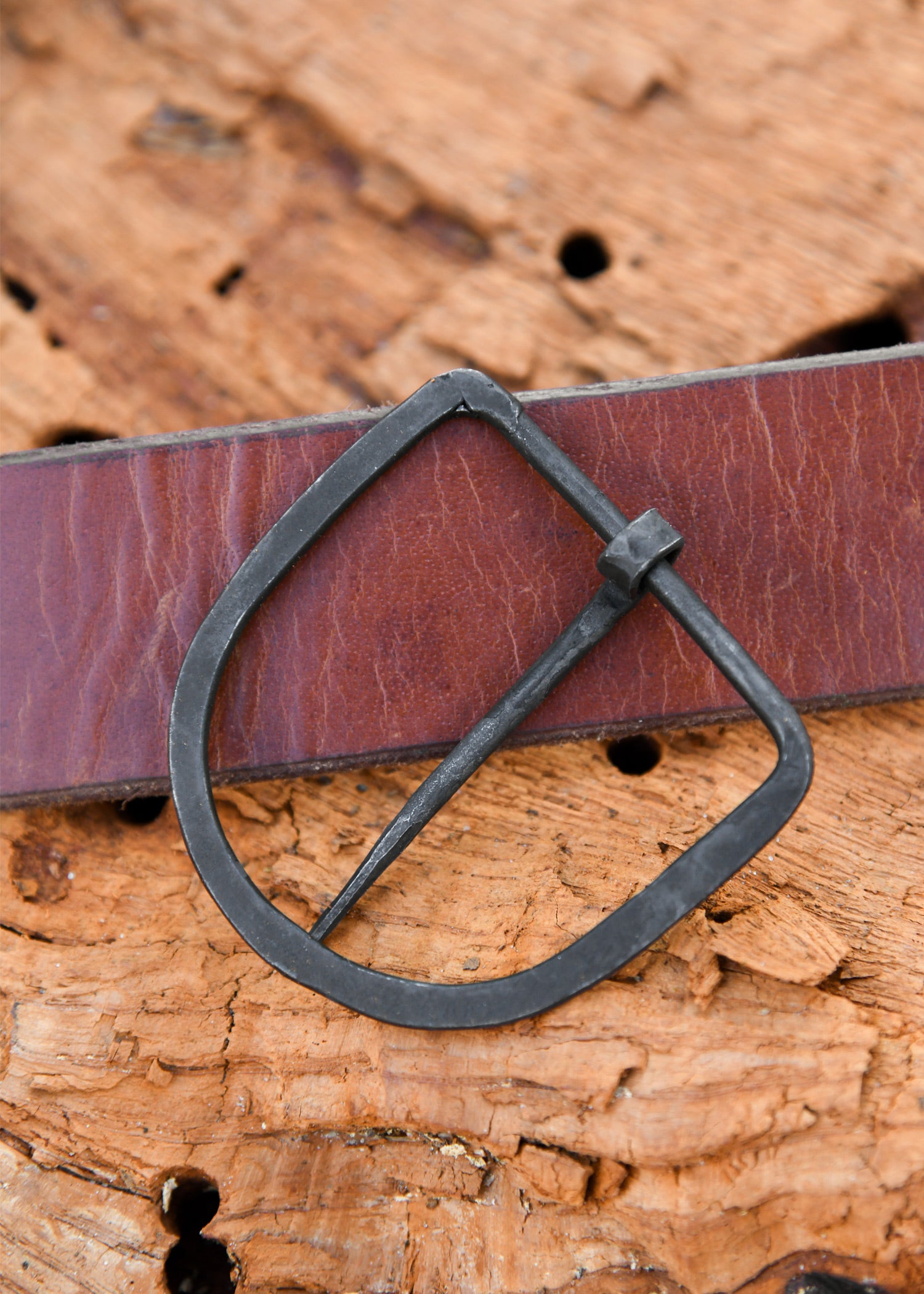 Imagen única de: Hebilla De Acero Forjada A Mano Para Cinturones De Aprox. 47 Mm De Ancho.