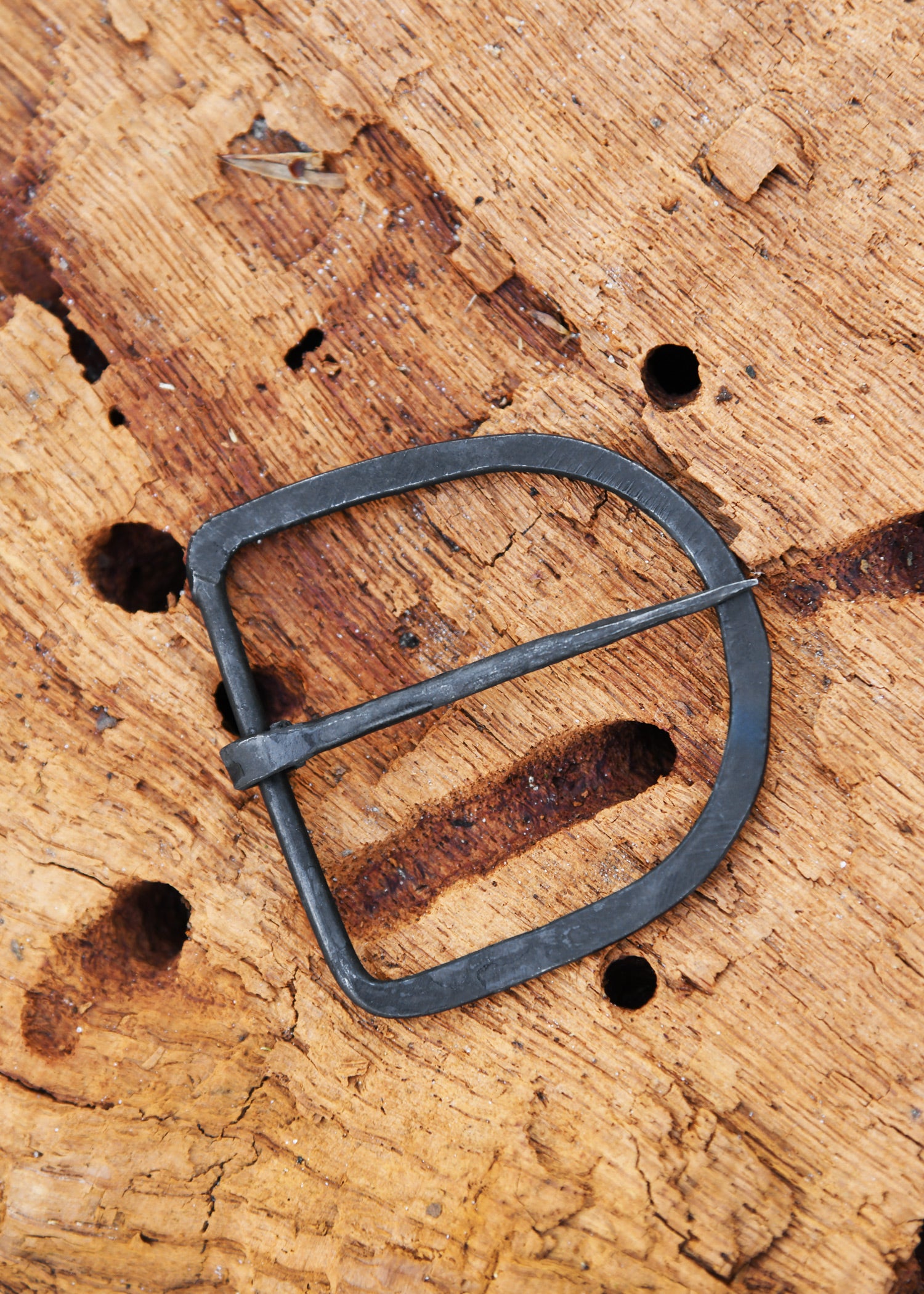 Imagen única de: Hebilla De Acero Forjada A Mano Para Cinturones De Aprox. 47 Mm De Ancho.