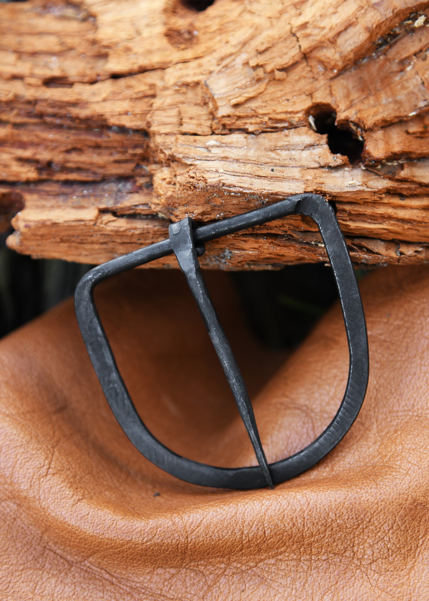 Imagen única de: Hebilla De Acero Forjada A Mano Para Cinturones De Aprox. 47 Mm De Ancho.