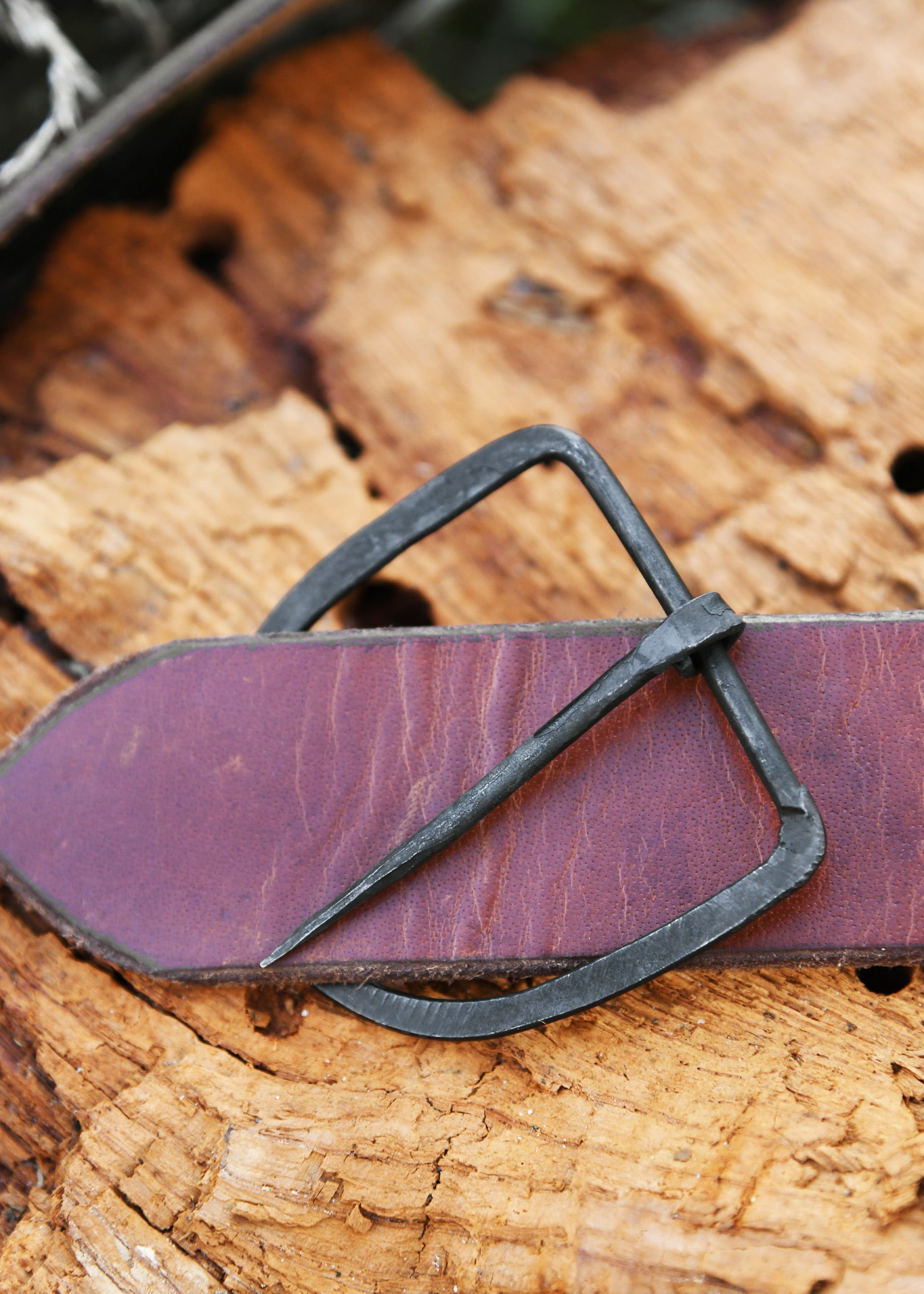 Imagen única de: Hebilla De Acero Forjada A Mano Para Cinturones De Aprox. 47 Mm De Ancho.