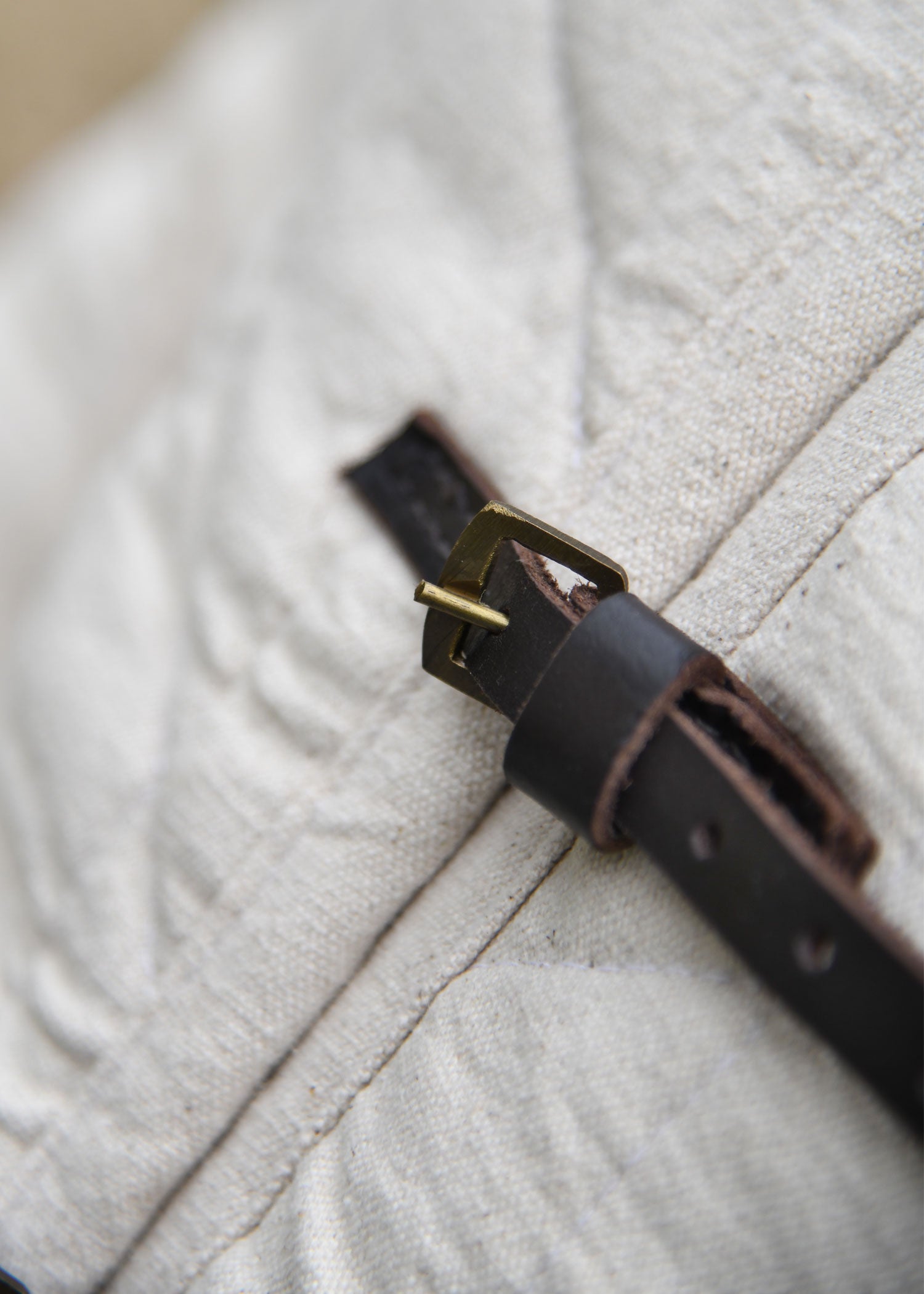 Imagen única de: Gambesón Con Hebillas, Natural