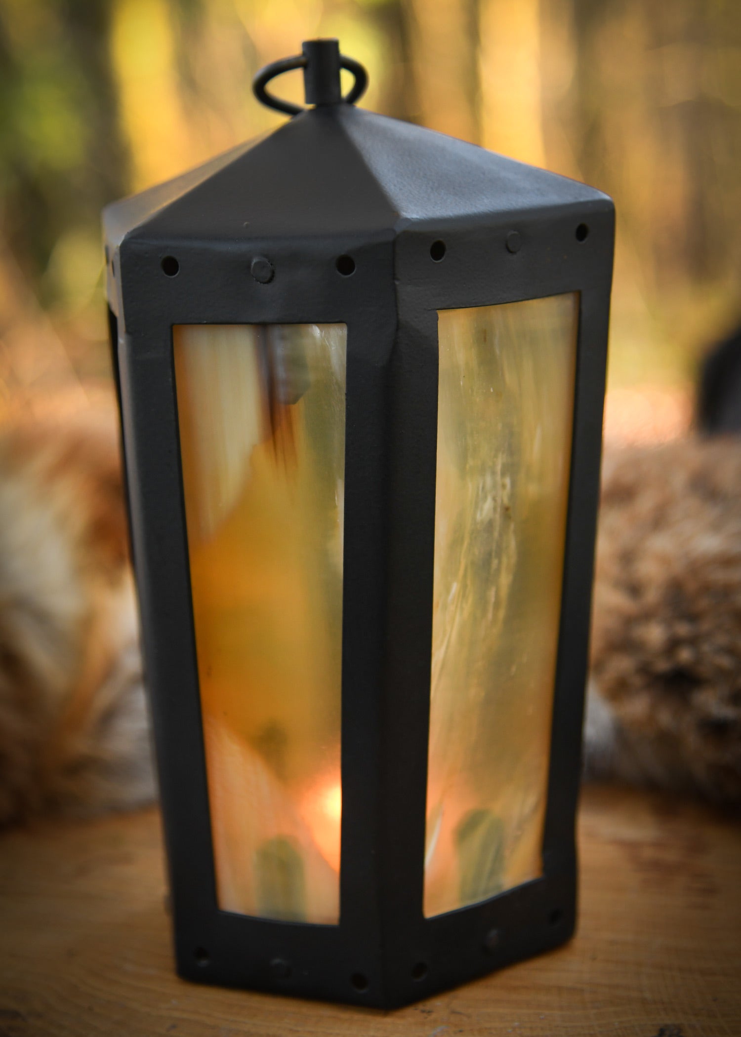 Imagen única de: Linterna Con Ventanas De Cuerno, Hexagonal, Hecha A Mano