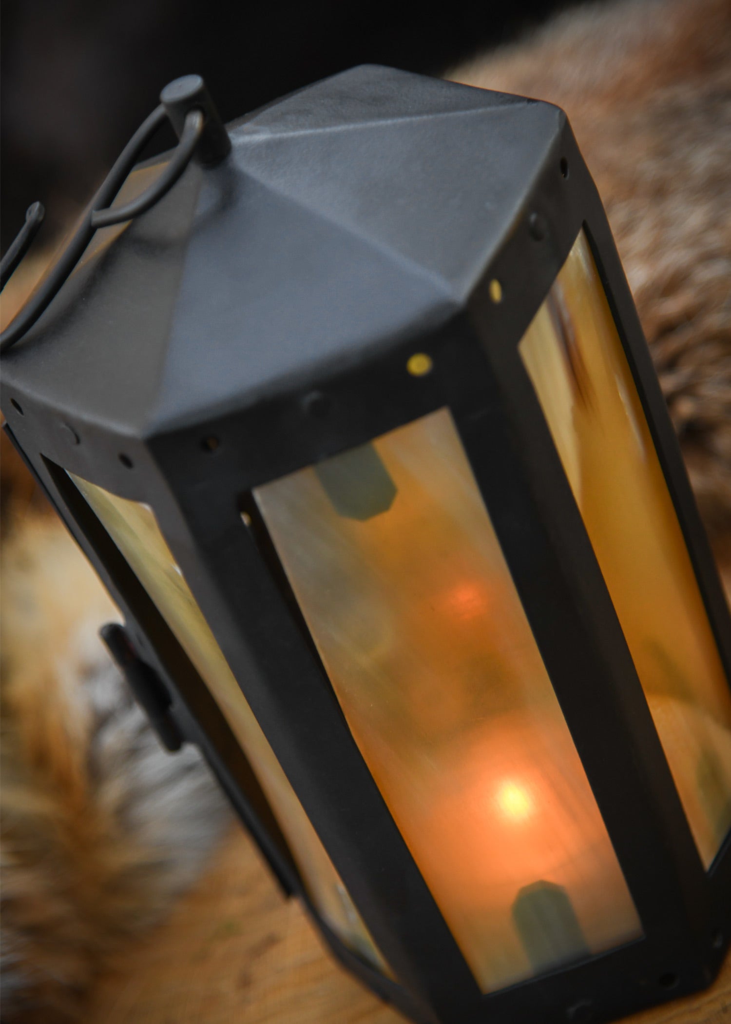 Imagen única de: Linterna Con Ventanas De Cuerno, Hexagonal, Hecha A Mano