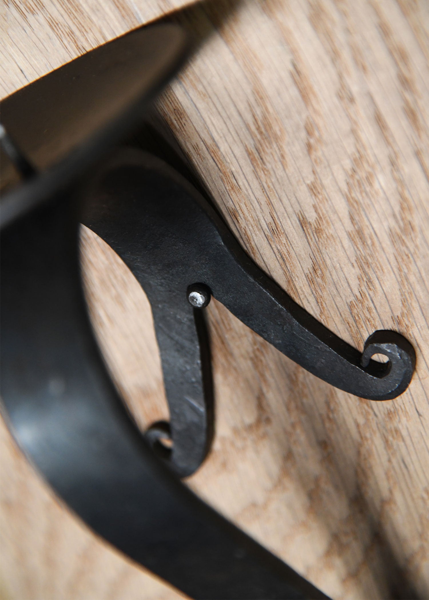 Imagen única de: Aplique De Pared De Acero Forjado