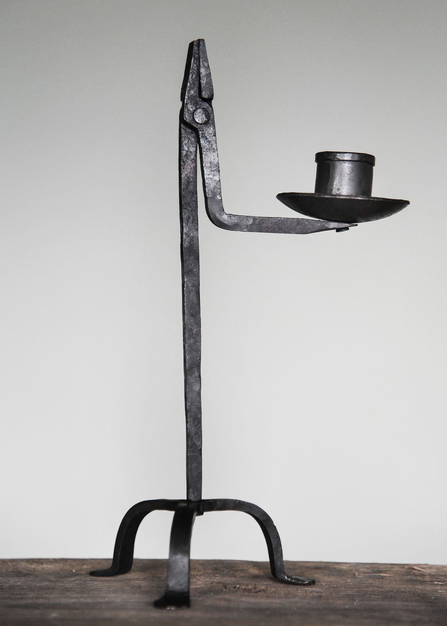 Imagen única de: Porta Virutas De Pino Medieval / Portavelas, Forjado A Mano