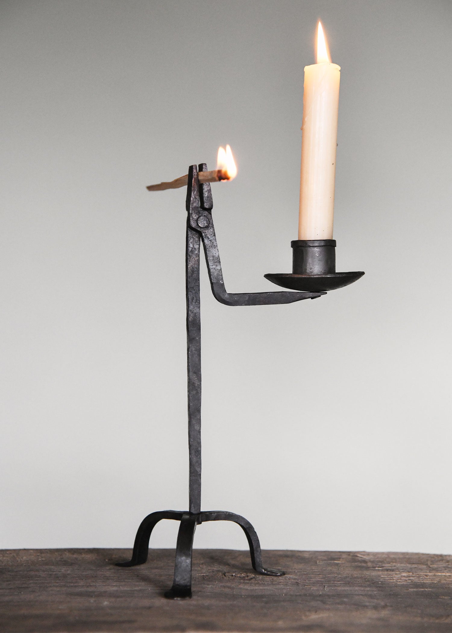 Imagen única de: Porta Virutas De Pino Medieval / Portavelas, Forjado A Mano