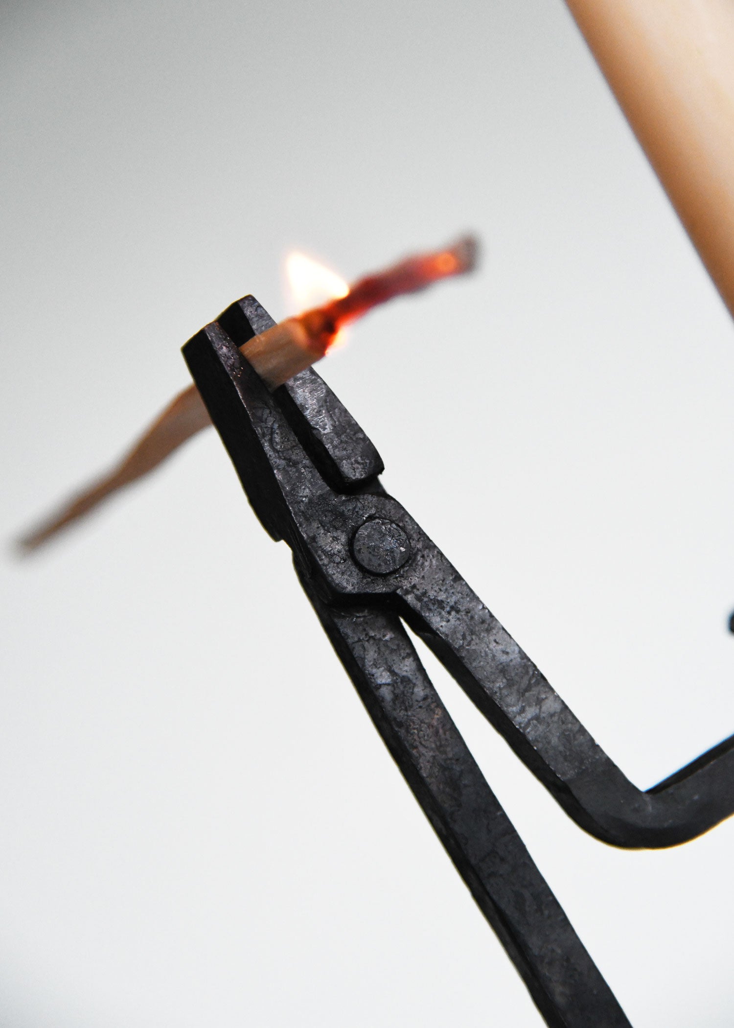 Imagen única de: Porta Virutas De Pino Medieval / Portavelas, Forjado A Mano