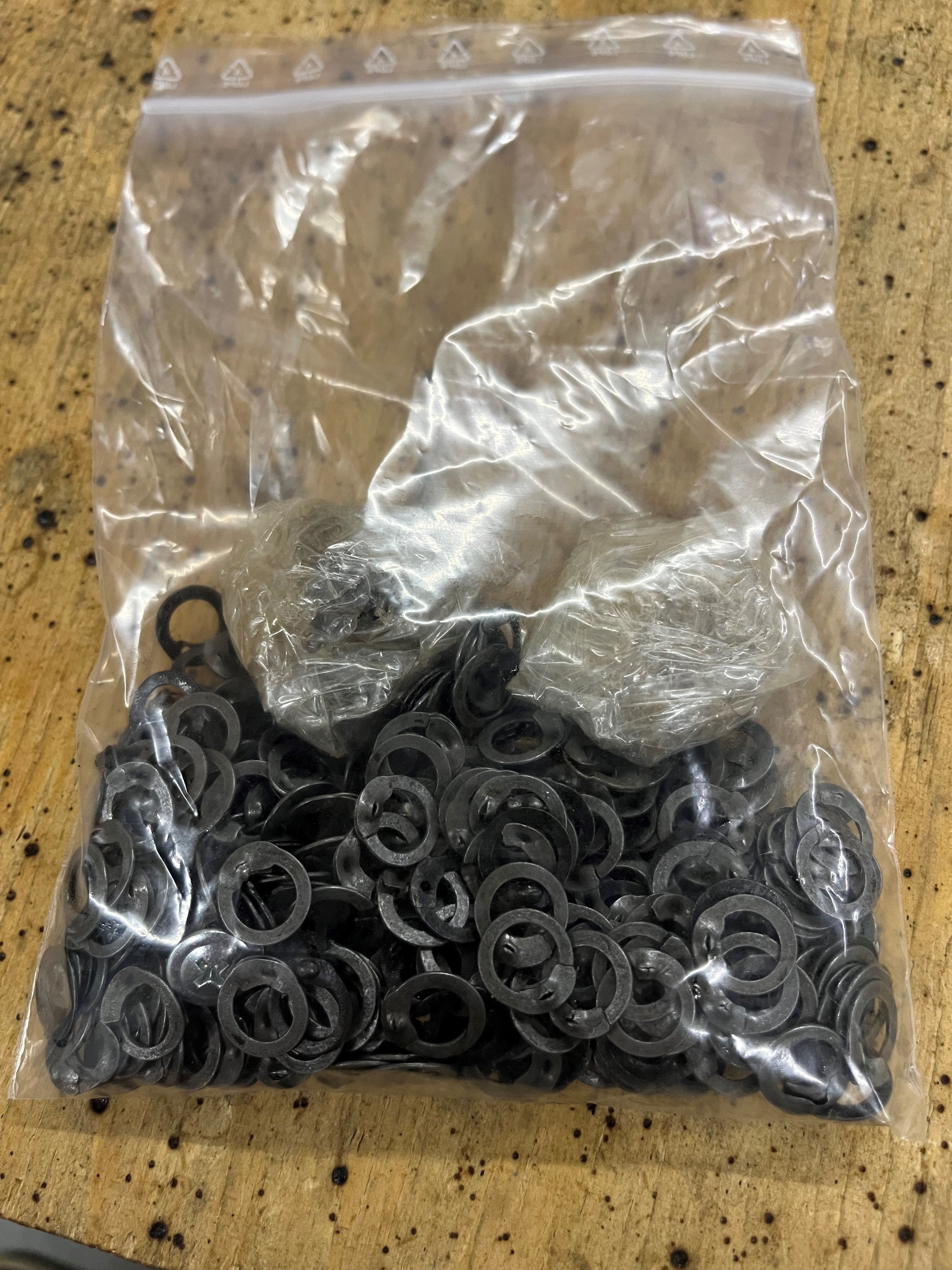 Imagen única de: Cota De Malla Haubergeon, Anillo Plano, Di 8 Mm, Sin Tratar, Tamaño. M - Con Defectos