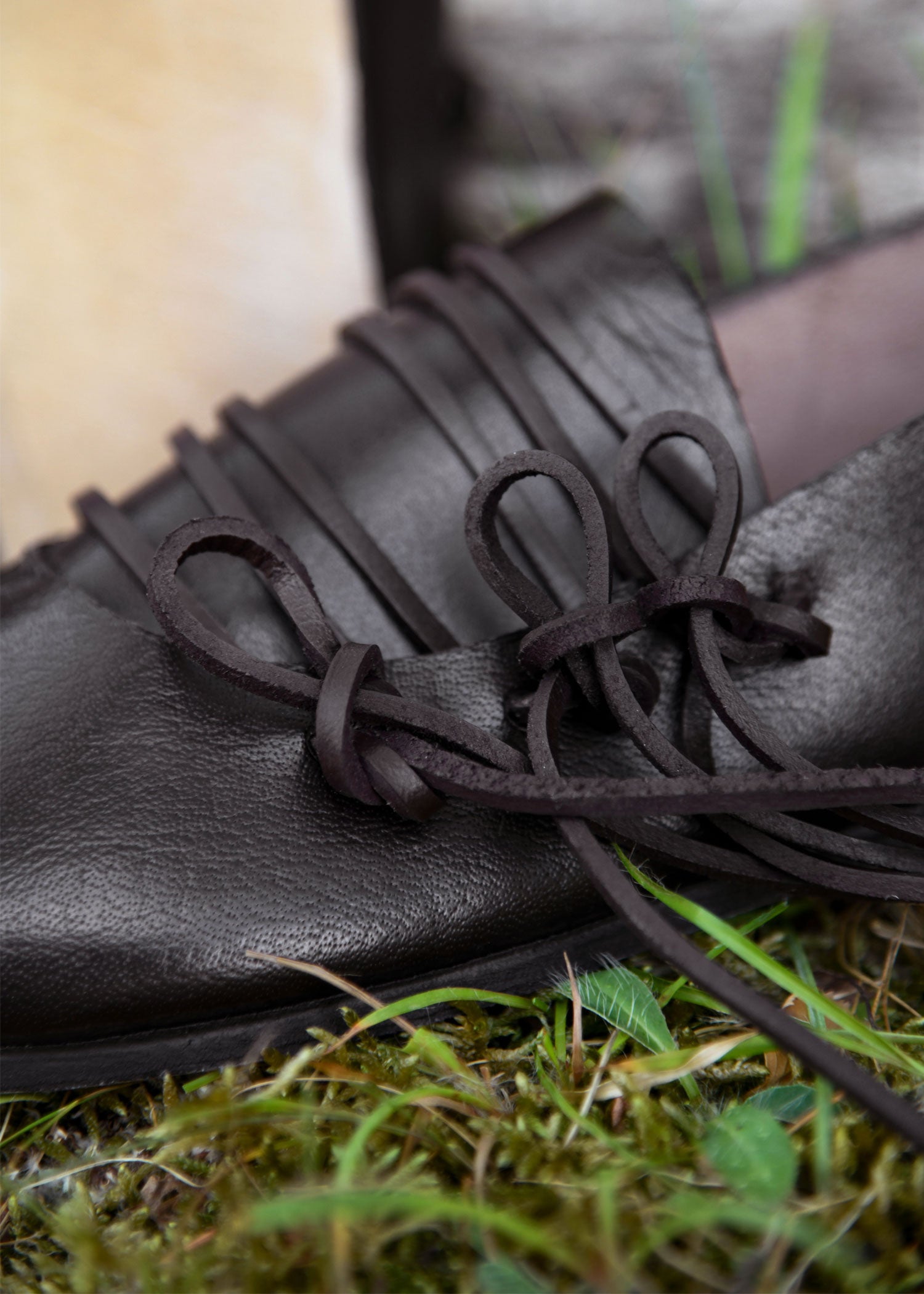 Imagen única de: Zapato Con Cordones Para Mujer, Baja Edad Media